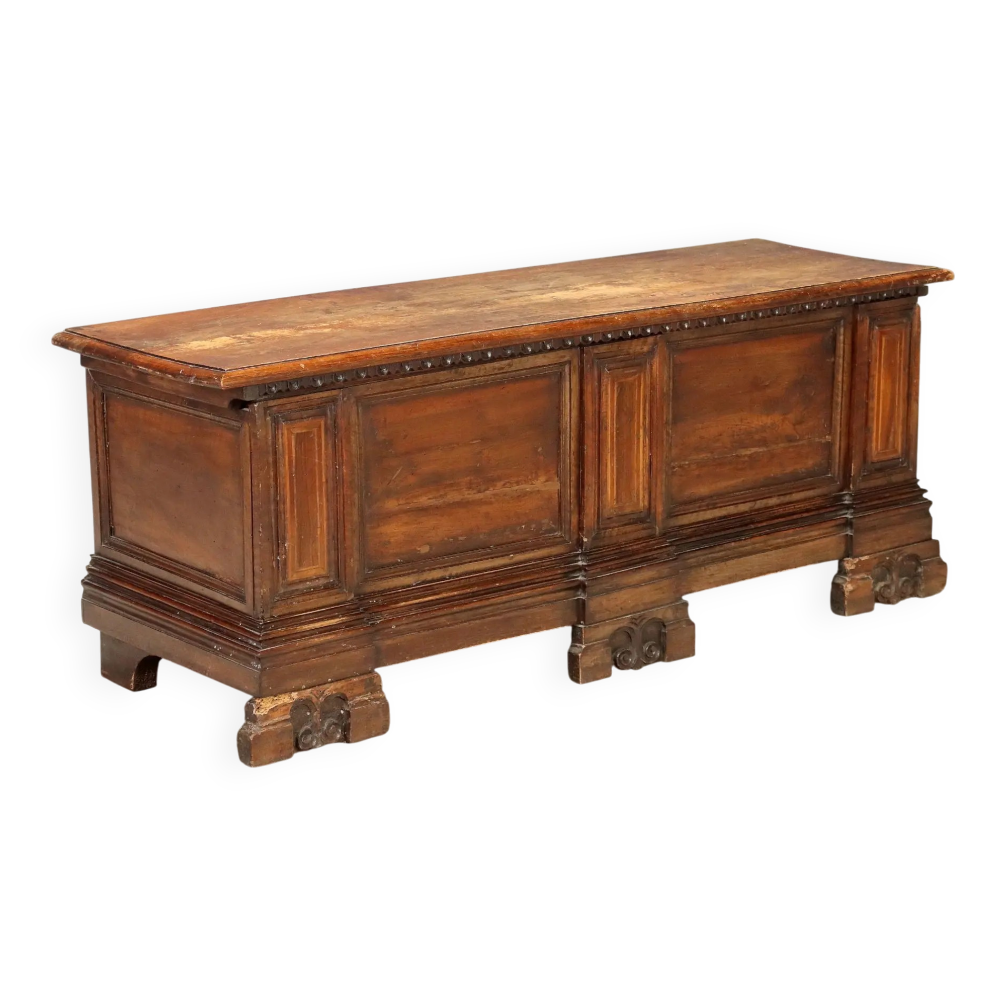 Baroque antique chest in carved walnut, Italy, 18th century.