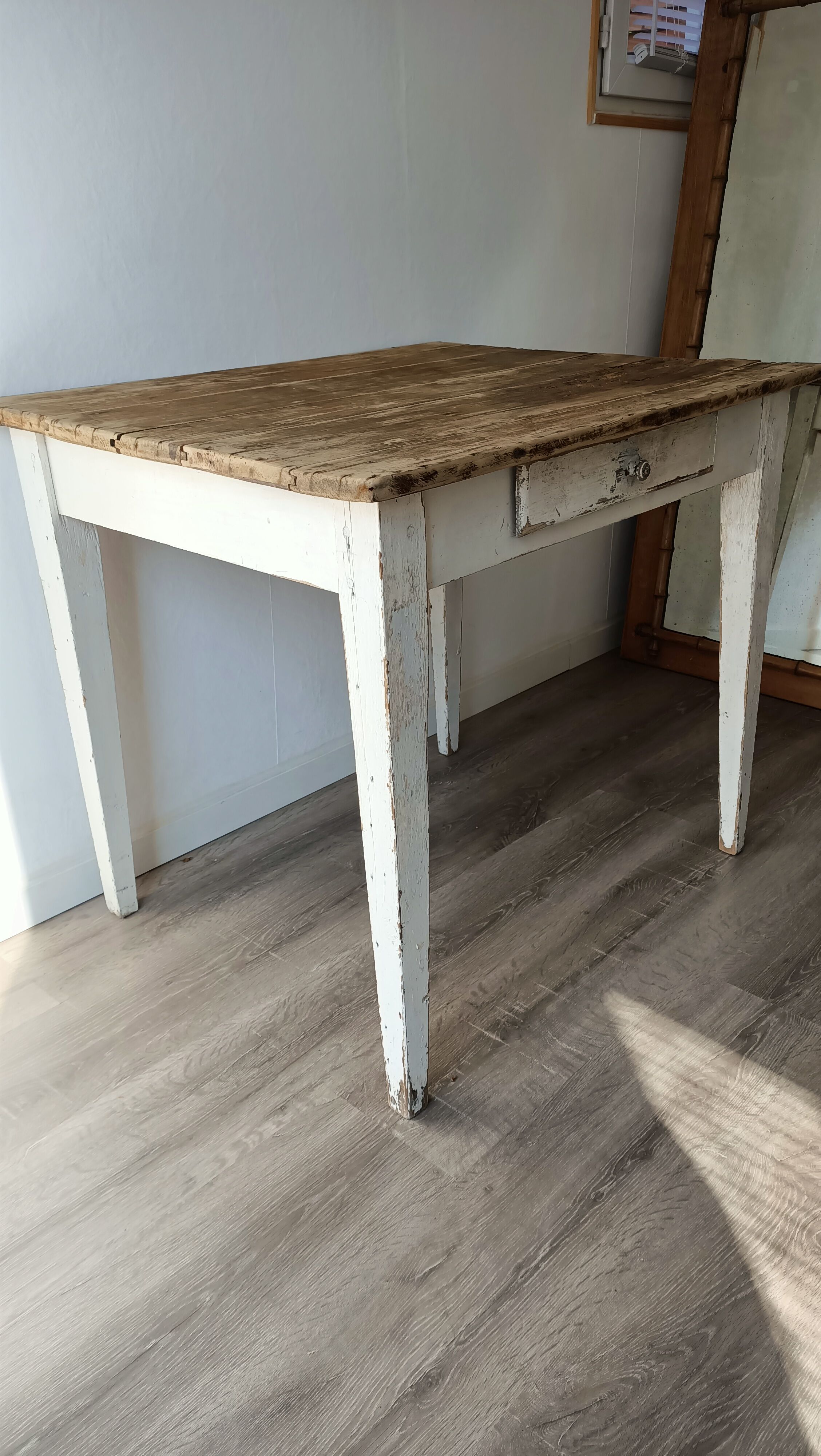 Table bois patiné 1 tiroir