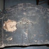 Ancienne malle de voyage en bois bombée