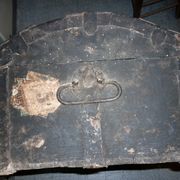 Ancienne malle de voyage en bois bombée