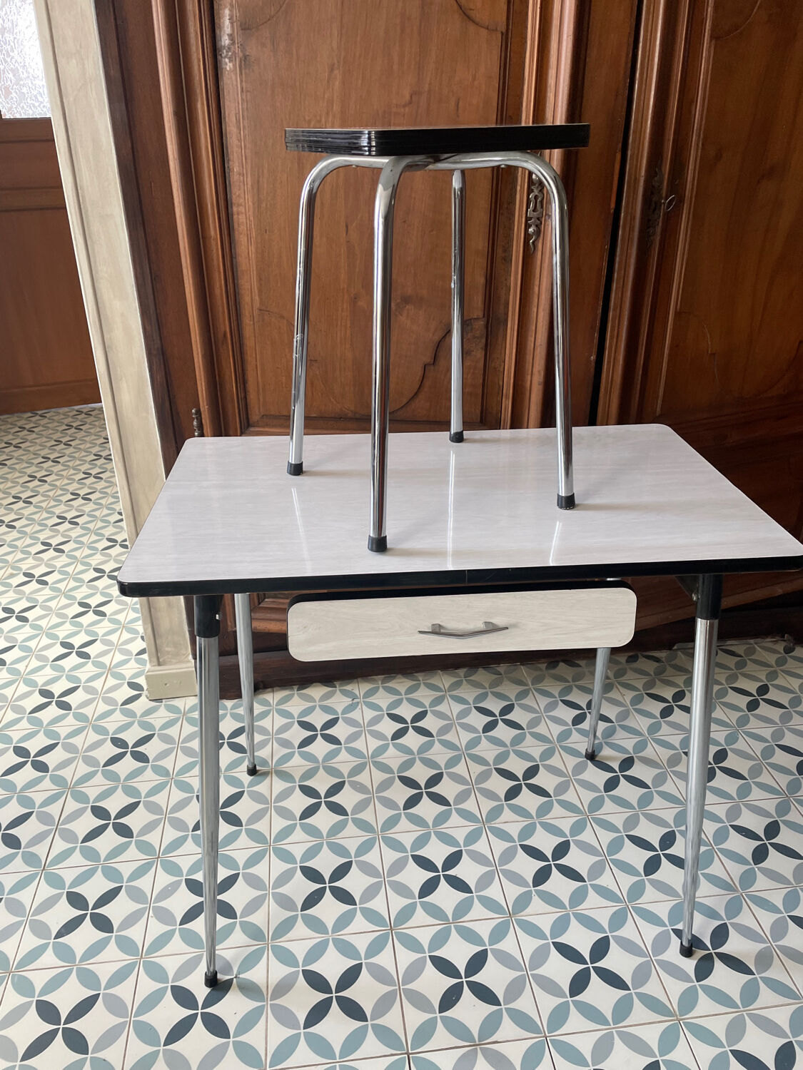 Formica table & stool