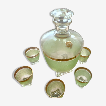 Granite decanter with 7 small glasses no art deco crack