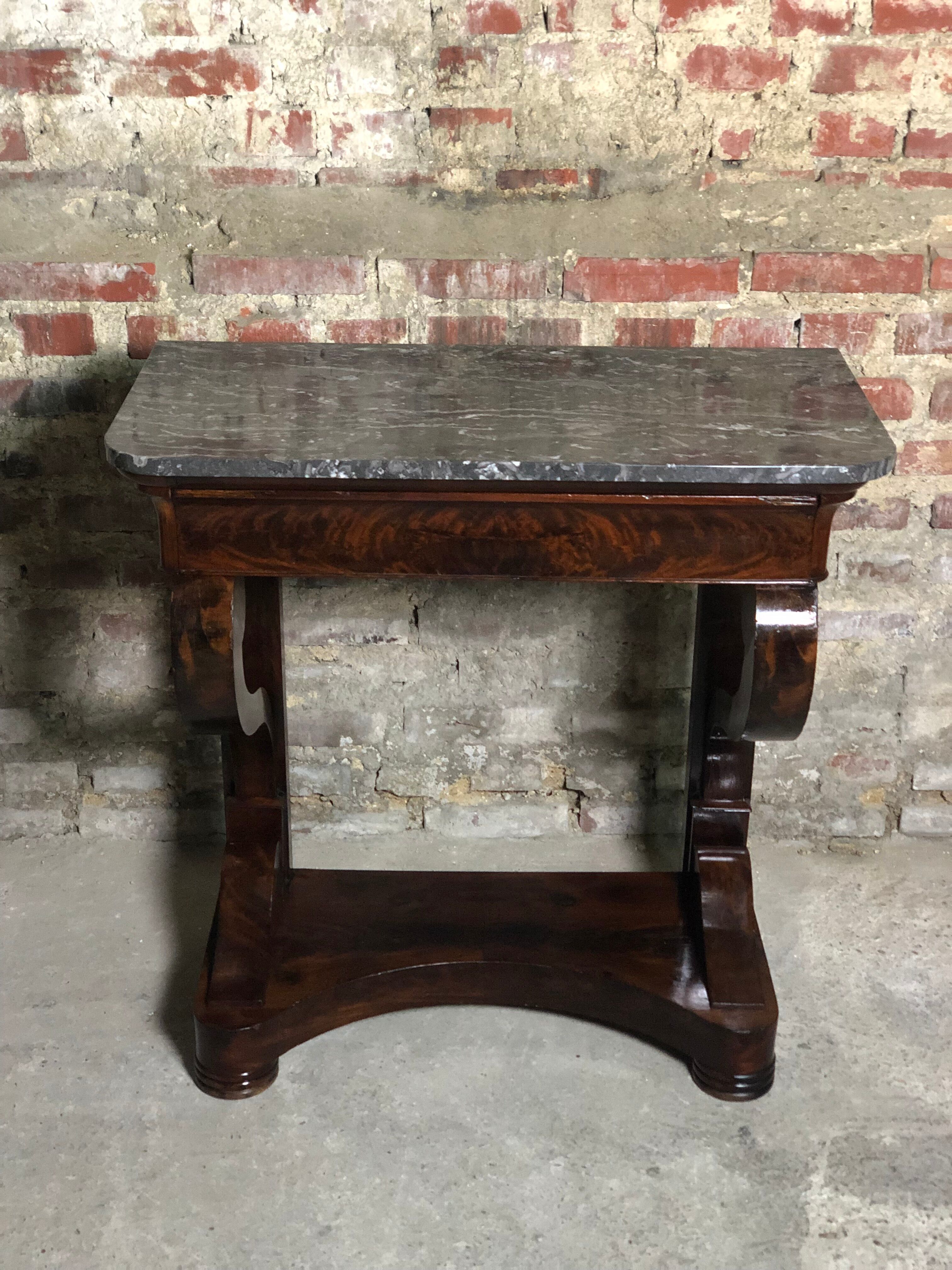 Console era restoration in mahogany veneer with St. Anne marble top.