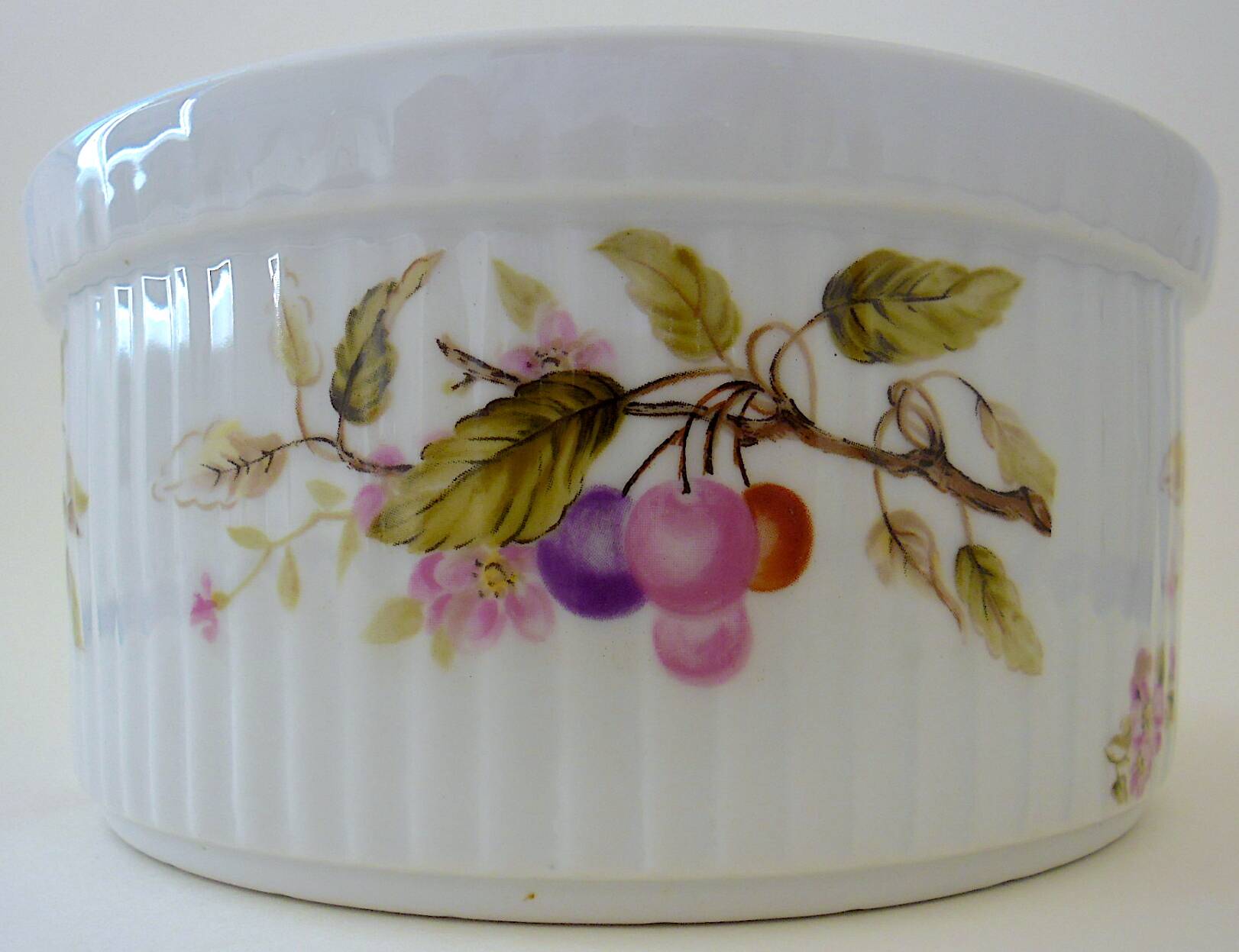 Moule à soufflé en porcelaine à décor fruitier