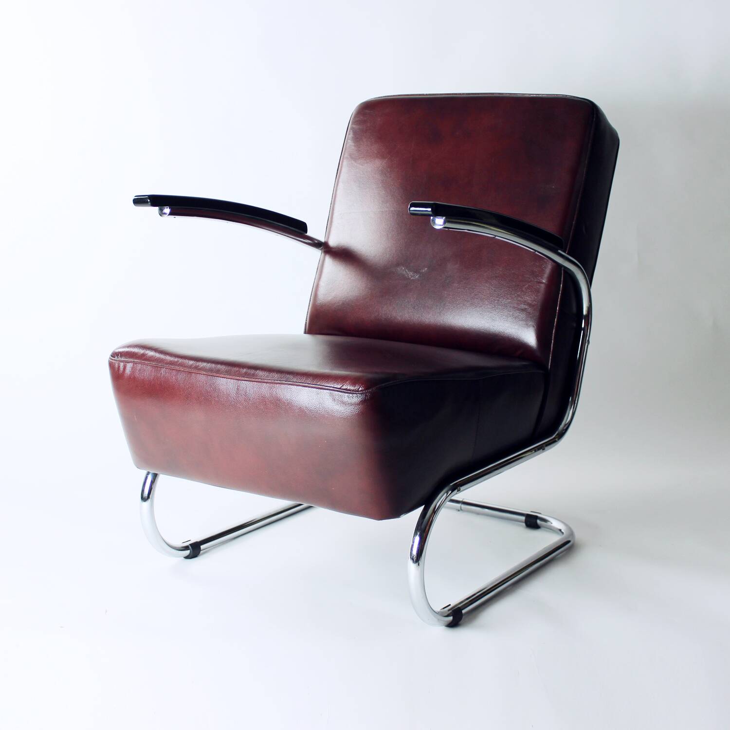 Unique armchair produced in the Bauhaus era, completely restored for the 21st century. the armchair