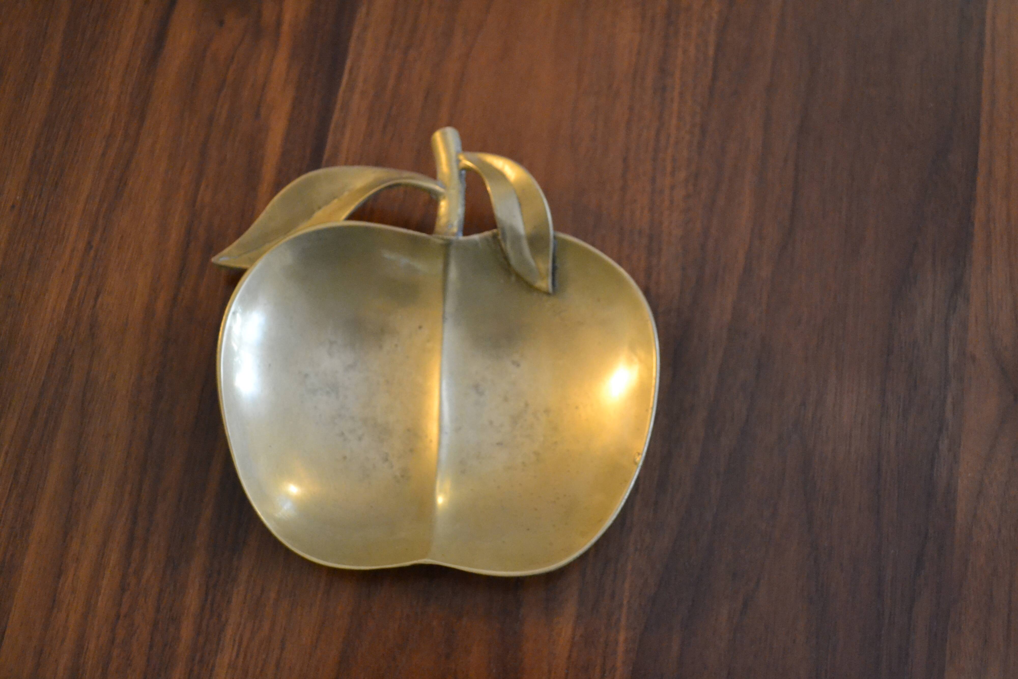 Empty pocket apple brass