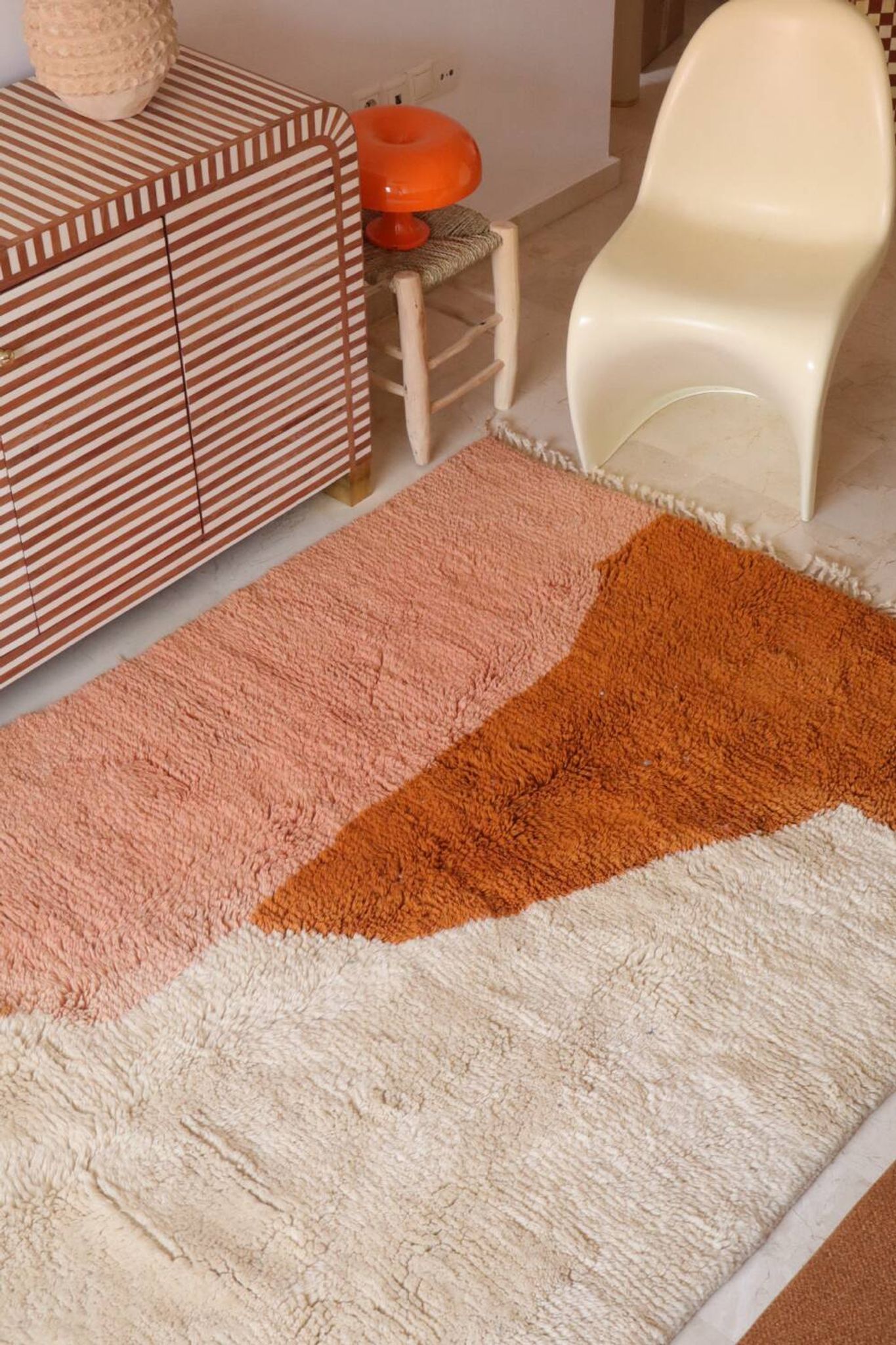 Tapis berbère Azilal terracotta et pêche moderne