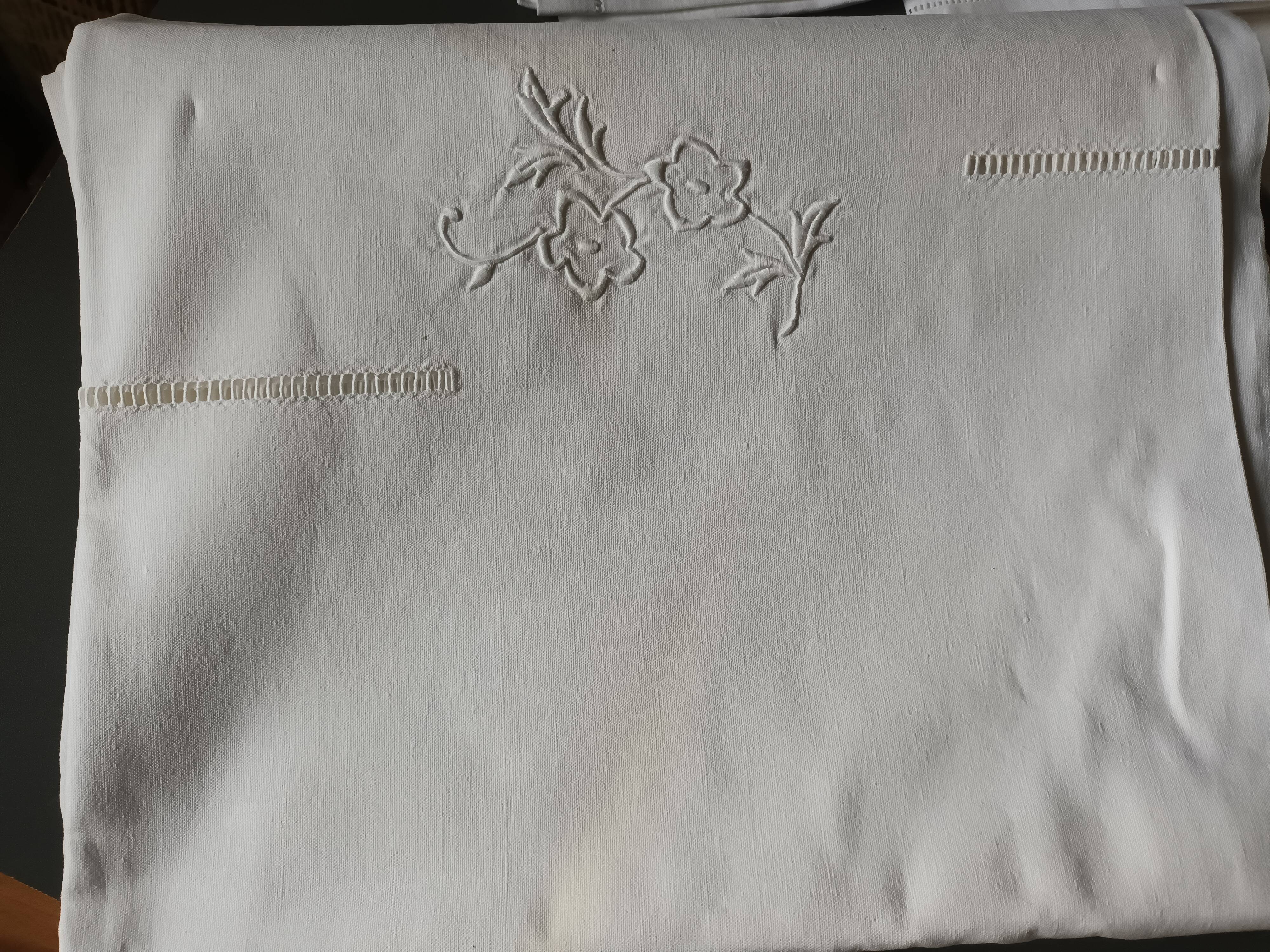 Tablecloth and 6 napkins