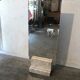 Miroir sur pied 1970 travertin