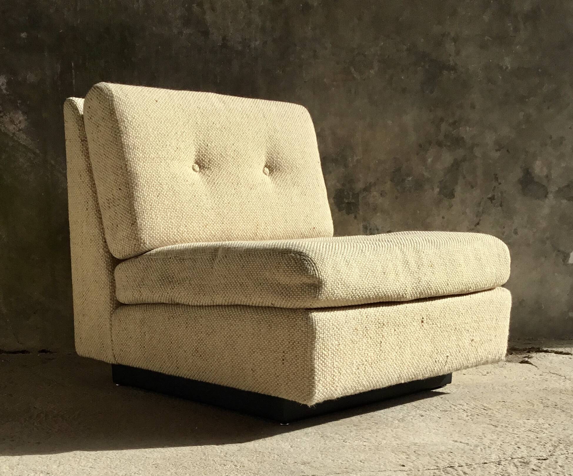 Pair of upholstered armchairs in mottled wool by Eddie Harlis - International Furniture
