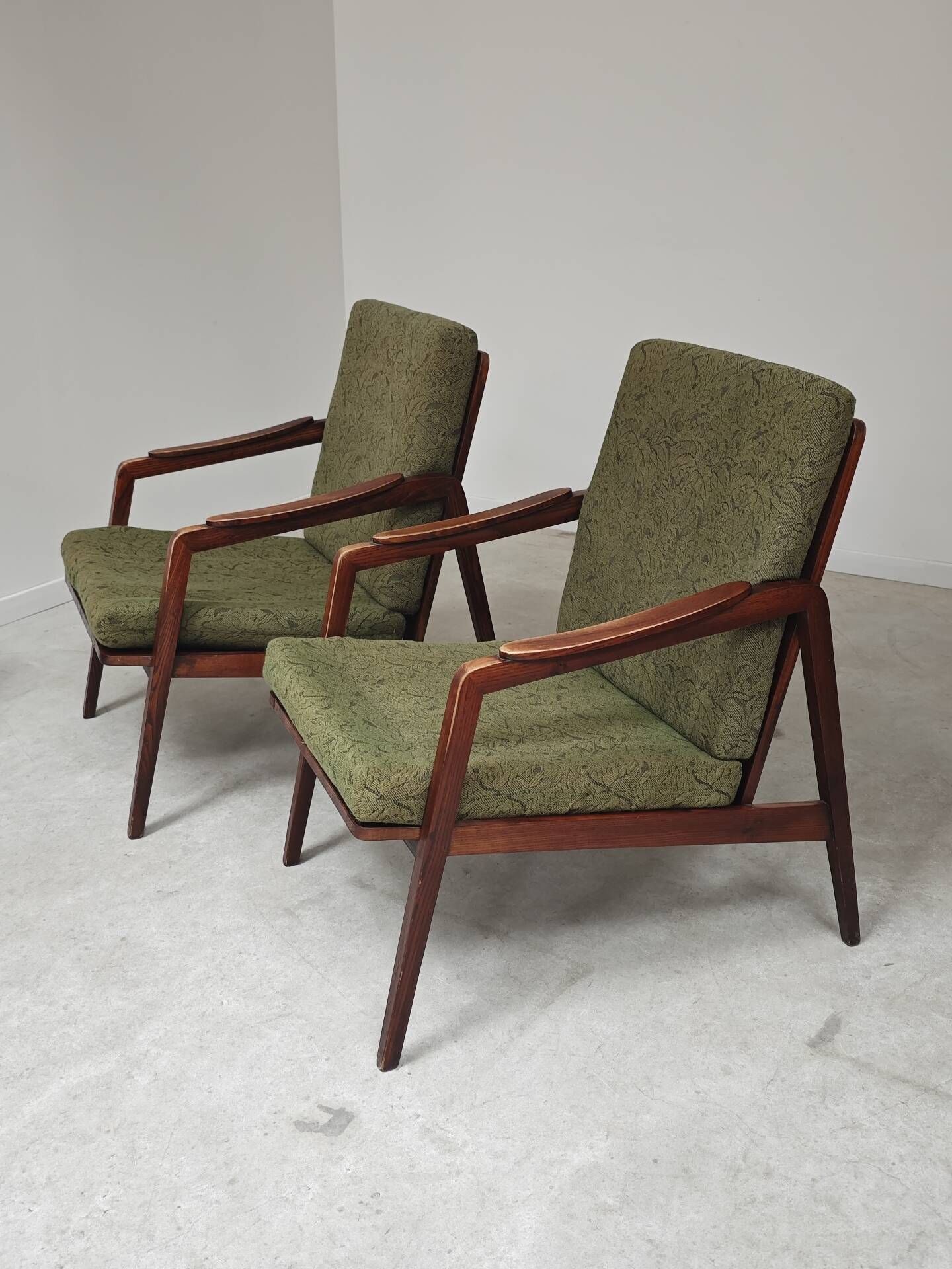 Pair of wooden armchairs Uluv green fabric 1960