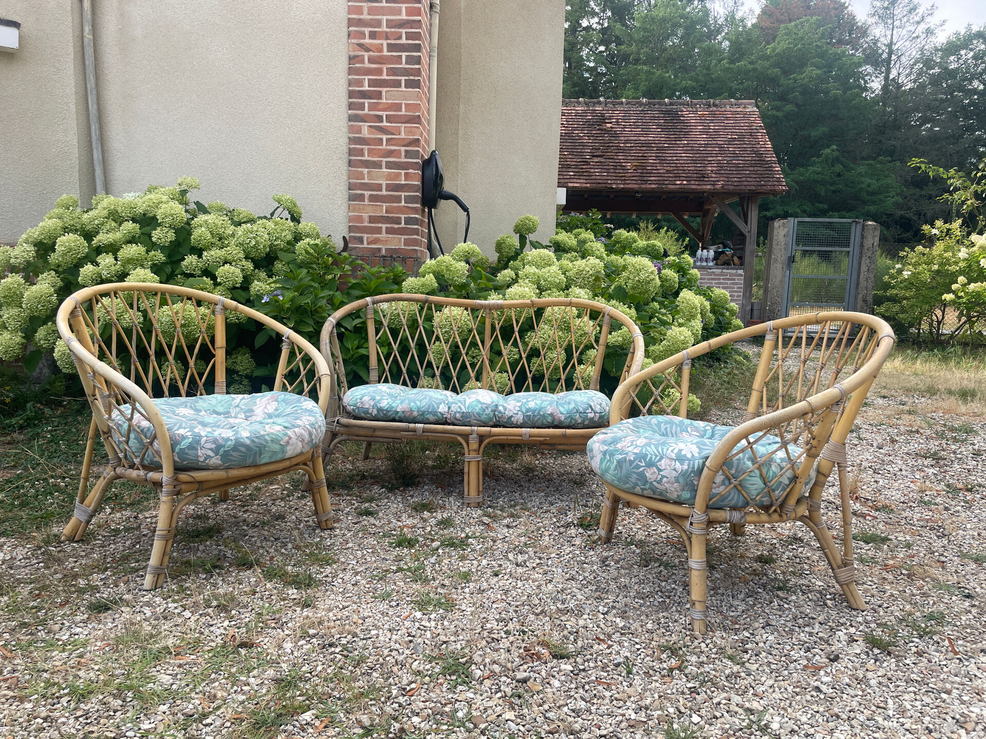 Rattan lounge