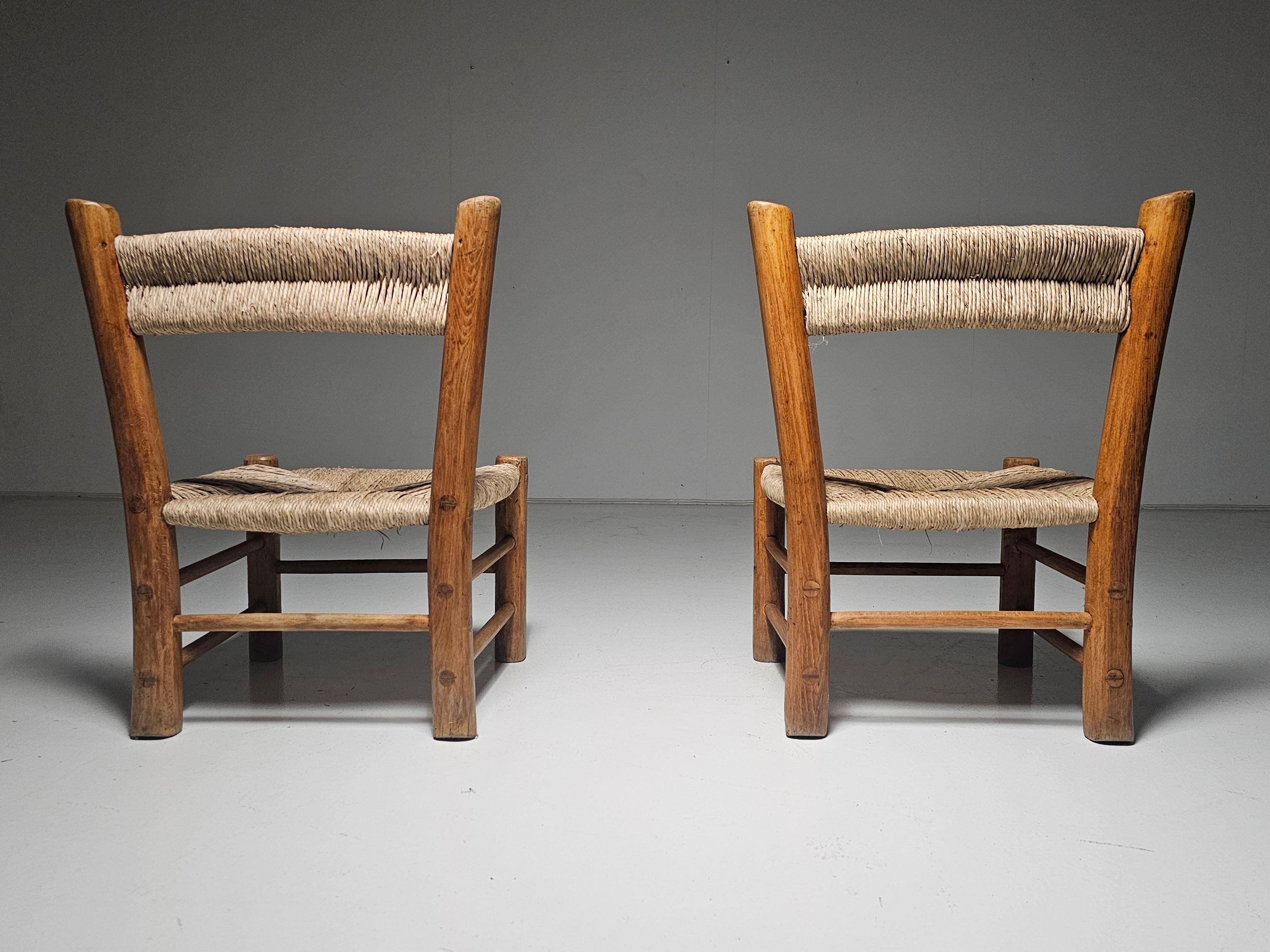 Pair of rustic French low chairs made of elm wood and straw, 1960s.
