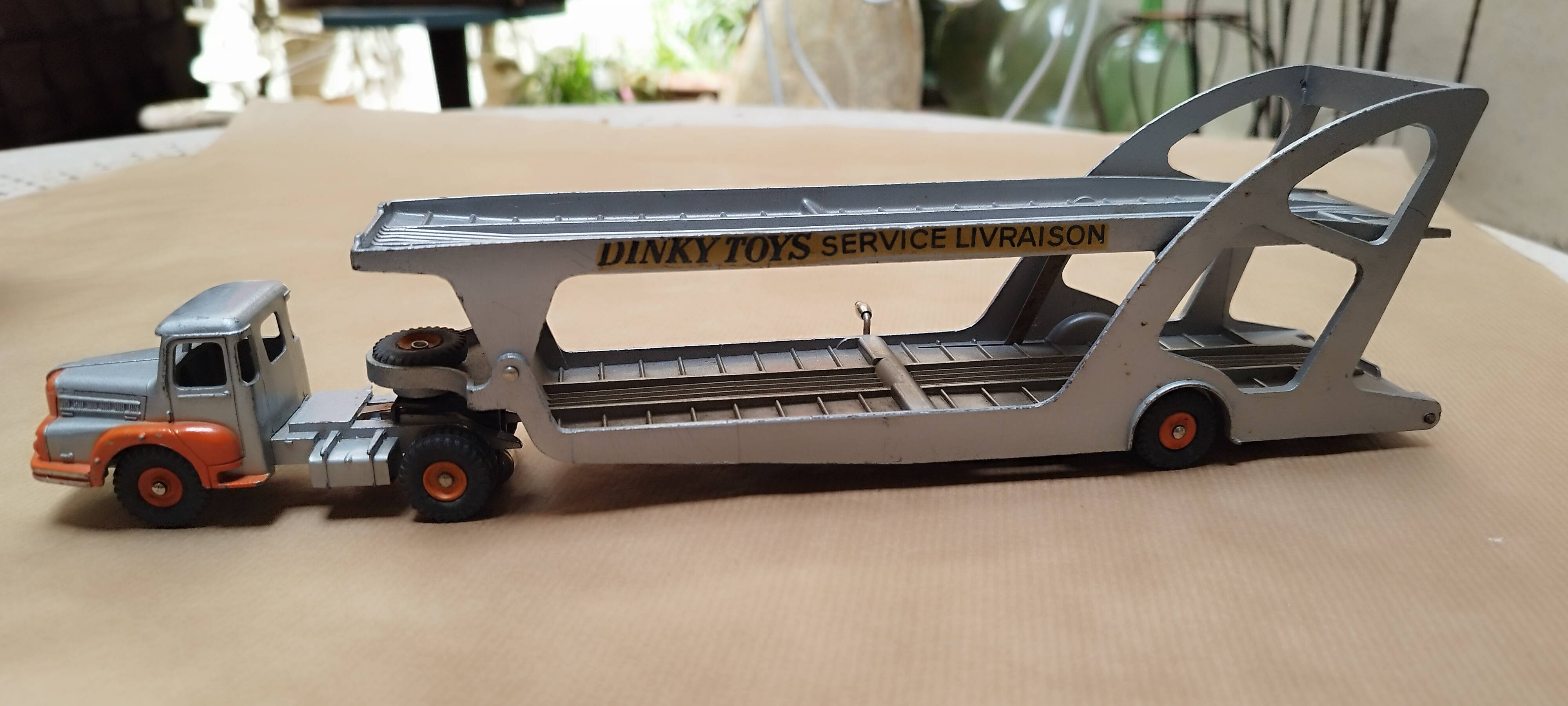 Camion Dinky toys porte voitures
