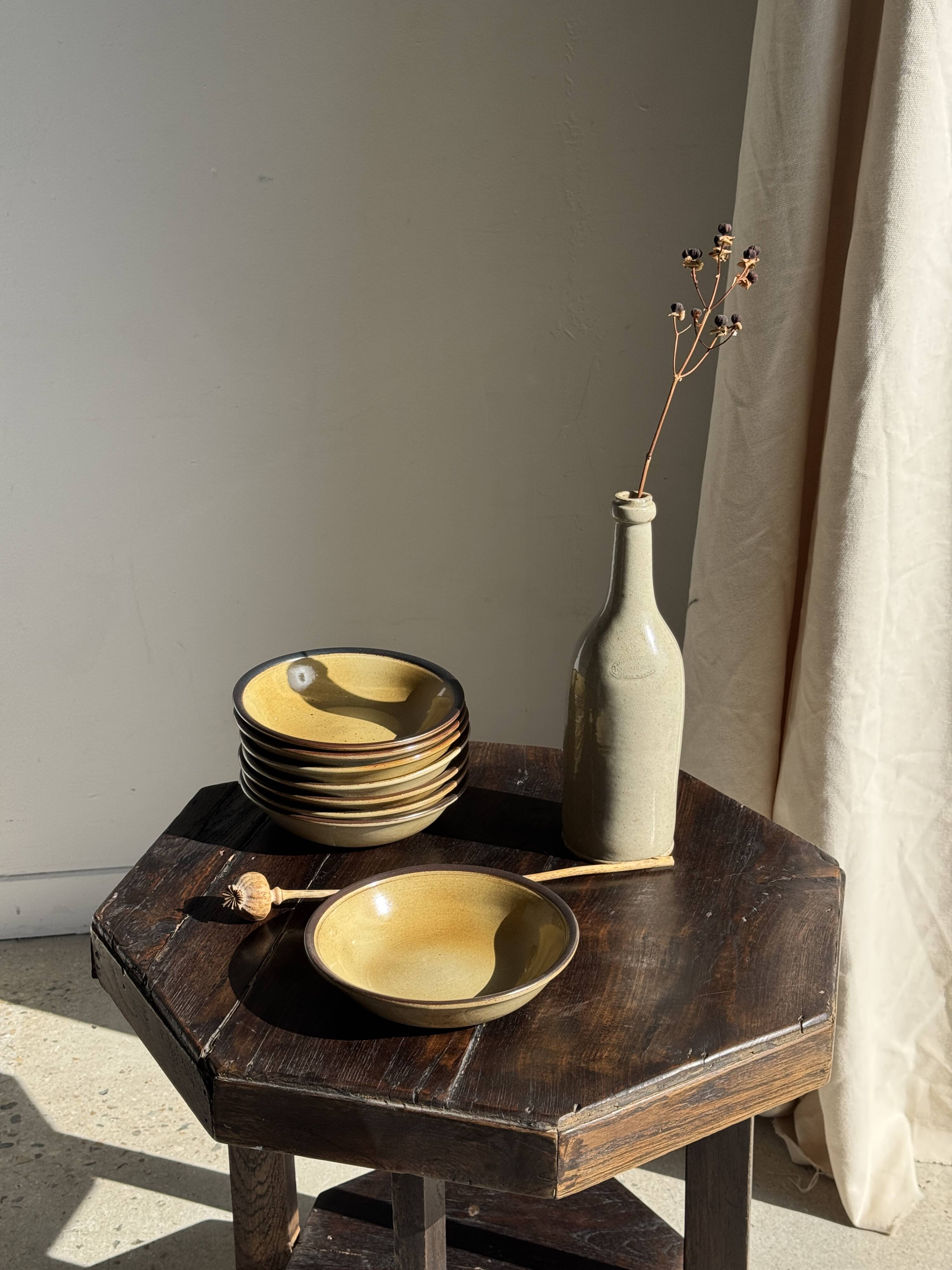 Set of 8 brown-rimmed stoneware deep plates Atelier Saint Simon D19.5