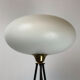 Lampadaire Stilnovo laque et triplex opaline des années 50