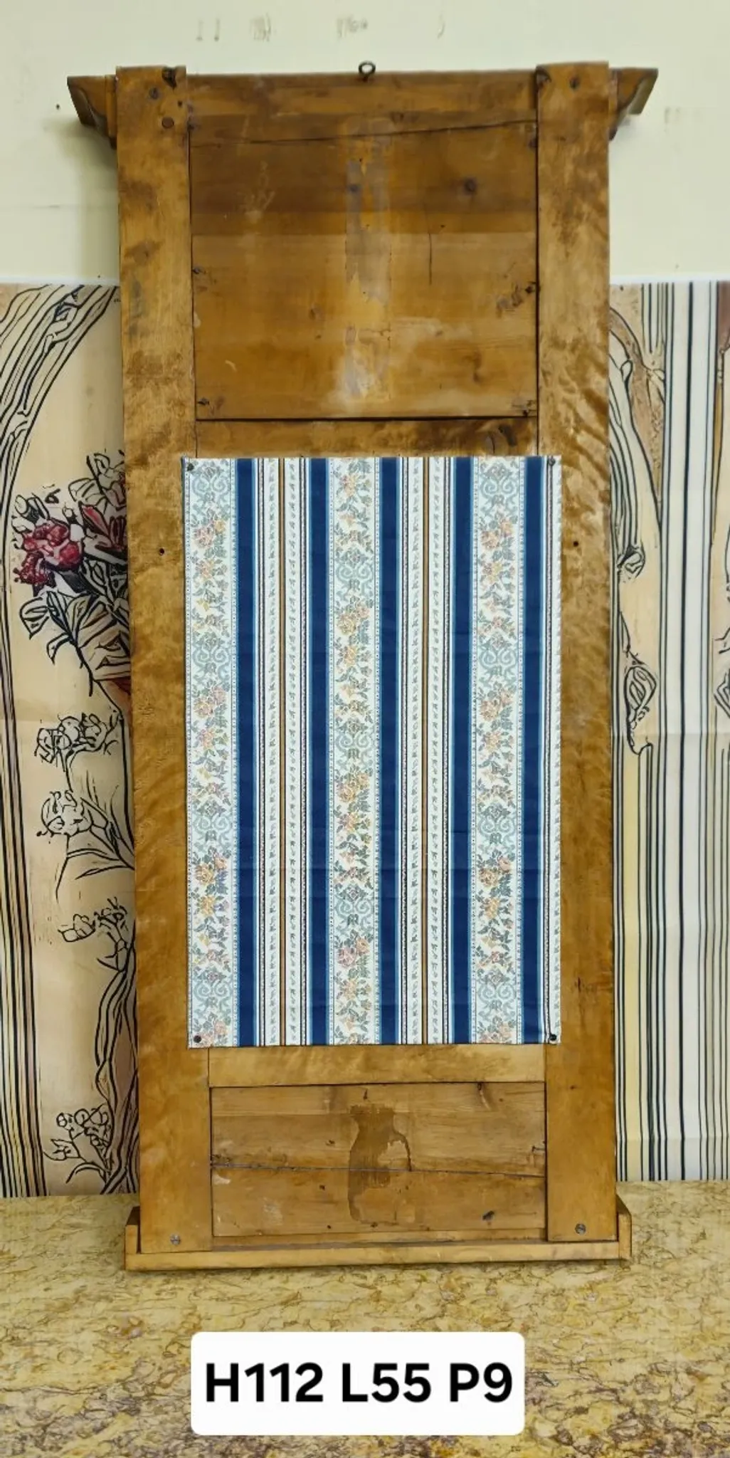 Empire period mirror in gilded and blackened wood – Shell pediment