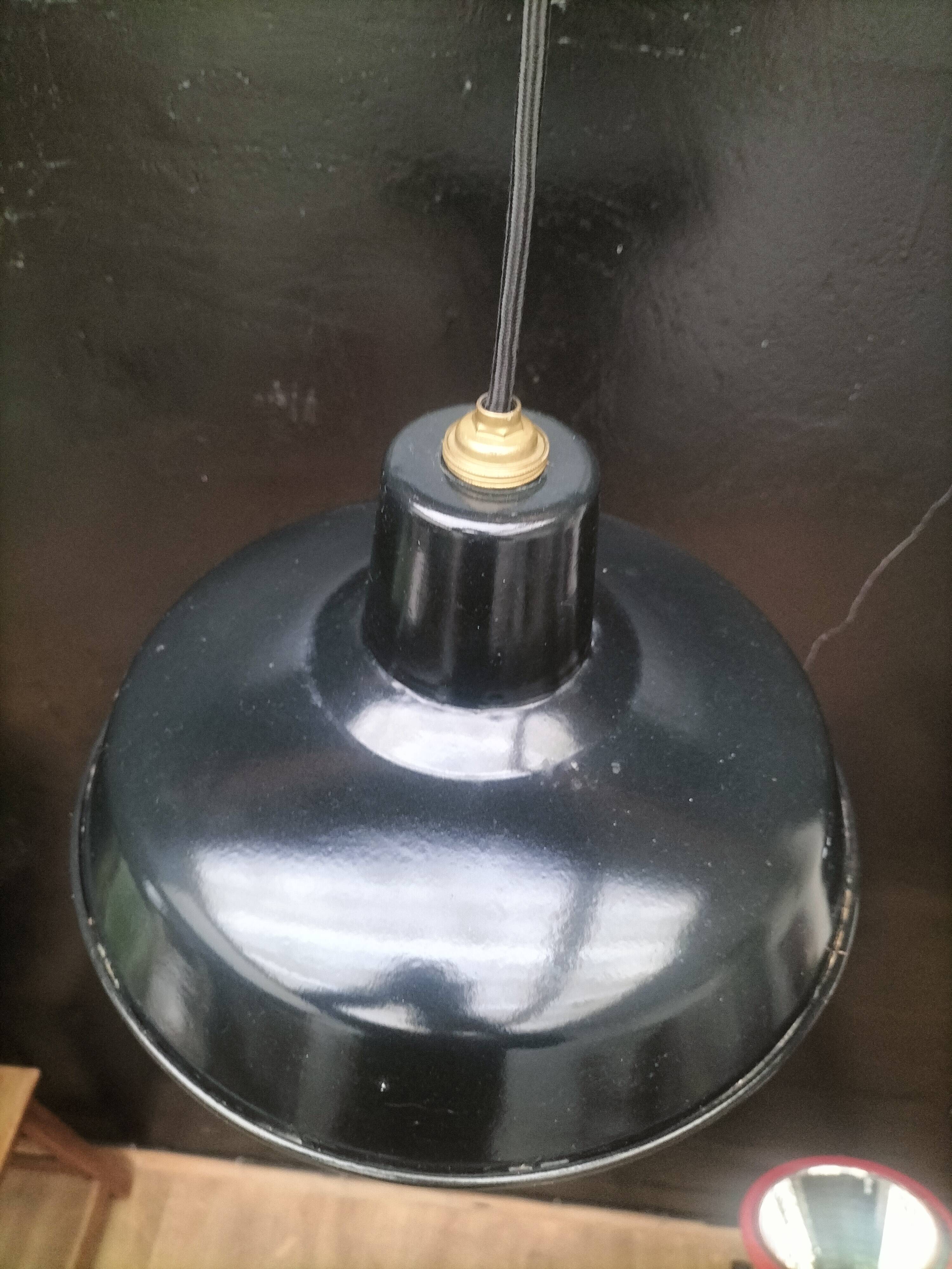 Enamelled sheet metal pendant light