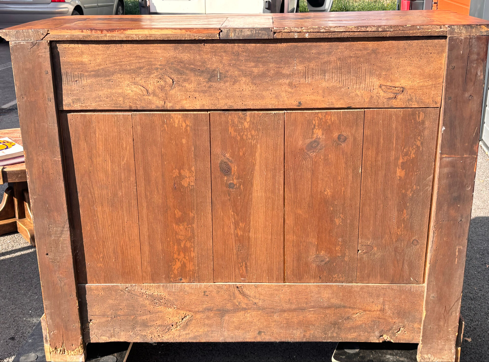 Buffet ancien en bois massif – Style Louis-Philippe, 2 portes & 2 tiro