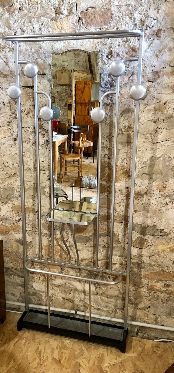 Wall-mounted cloakroom coat racks