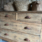 Chest of drawers, shell handle.