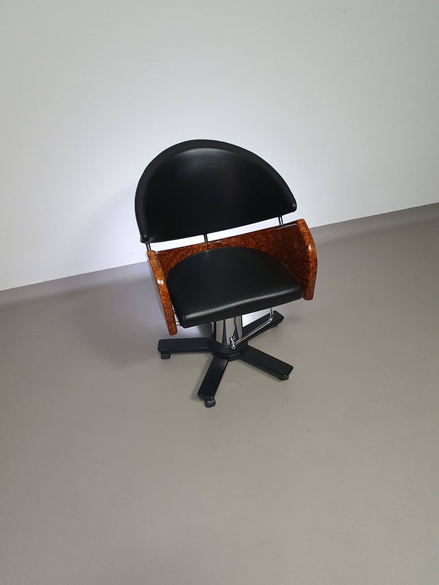 4 chaises de barbier italiennes des années 80, réglables en hauteur