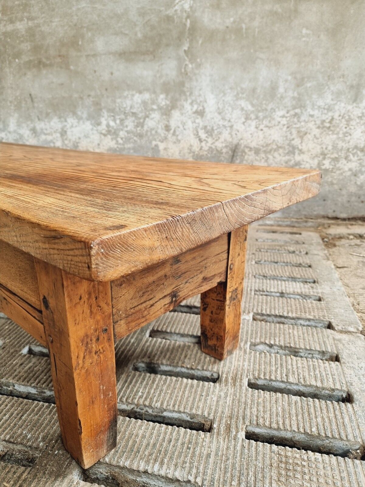 Table basse espagnole 19ème siècle