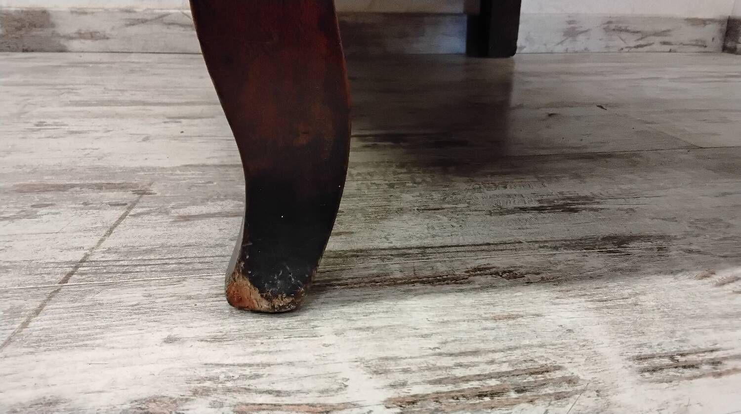 Rustic walnut chest of drawers from the 18th century