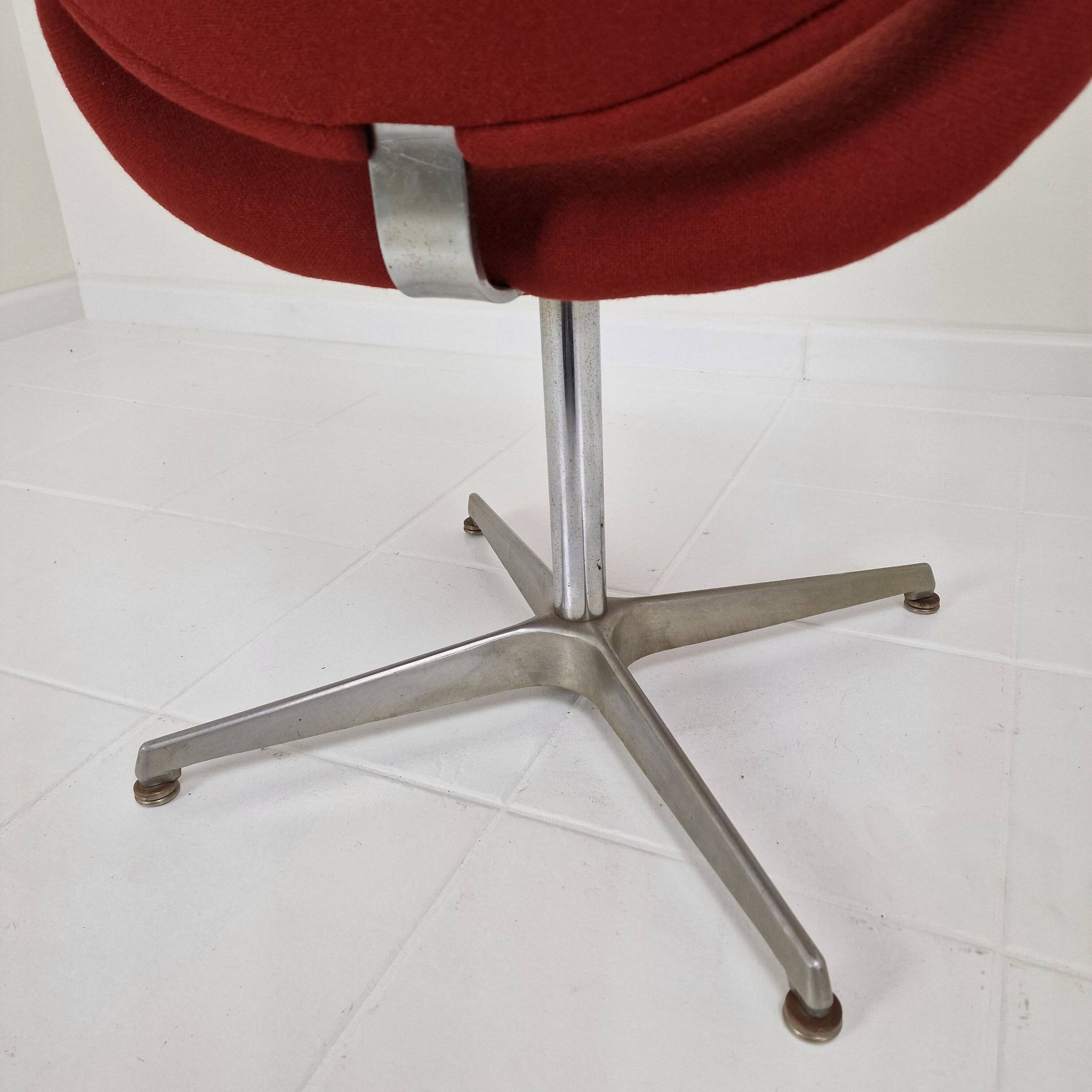 Little Tulip Armchair with cross base by Pierre Paulin for Artifort, 1970s