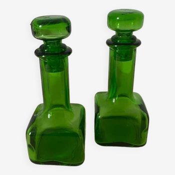 2 flacons en verre de couleur verte avec bouchon verre