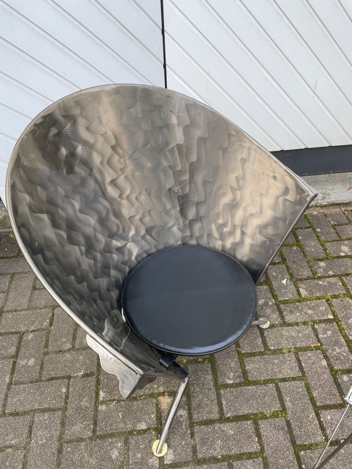 2 cone chairs and a table by Steel-Line