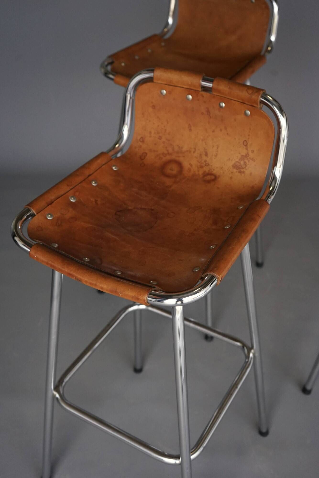 Tabourets de bar « Les Arcs » Dal Vera, sélectionnés par Charlotte Perriand. Lot de 4.