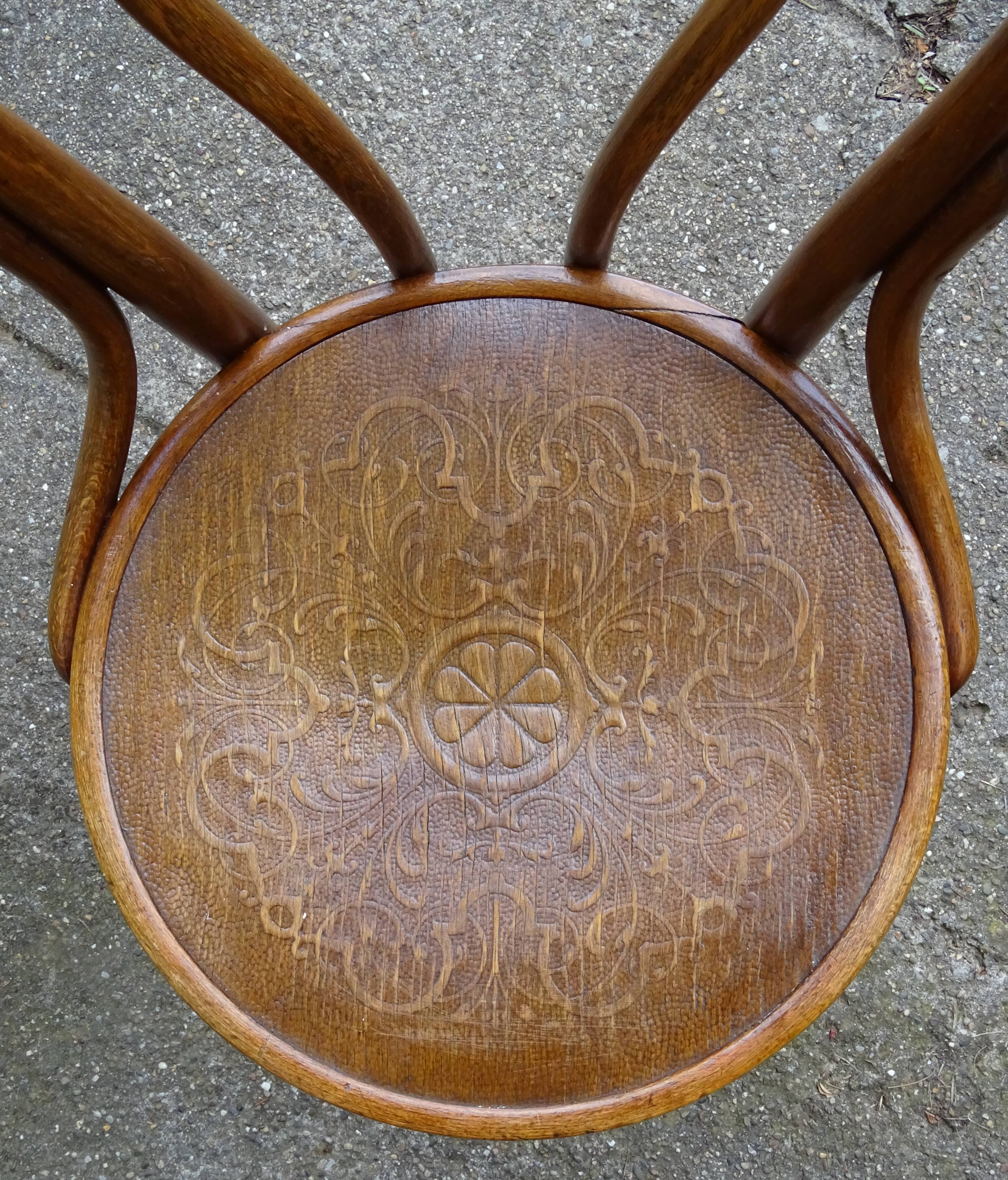 Set of 2 Thonet wooden seat bistro chairs N°18 1/2, Circa 1920