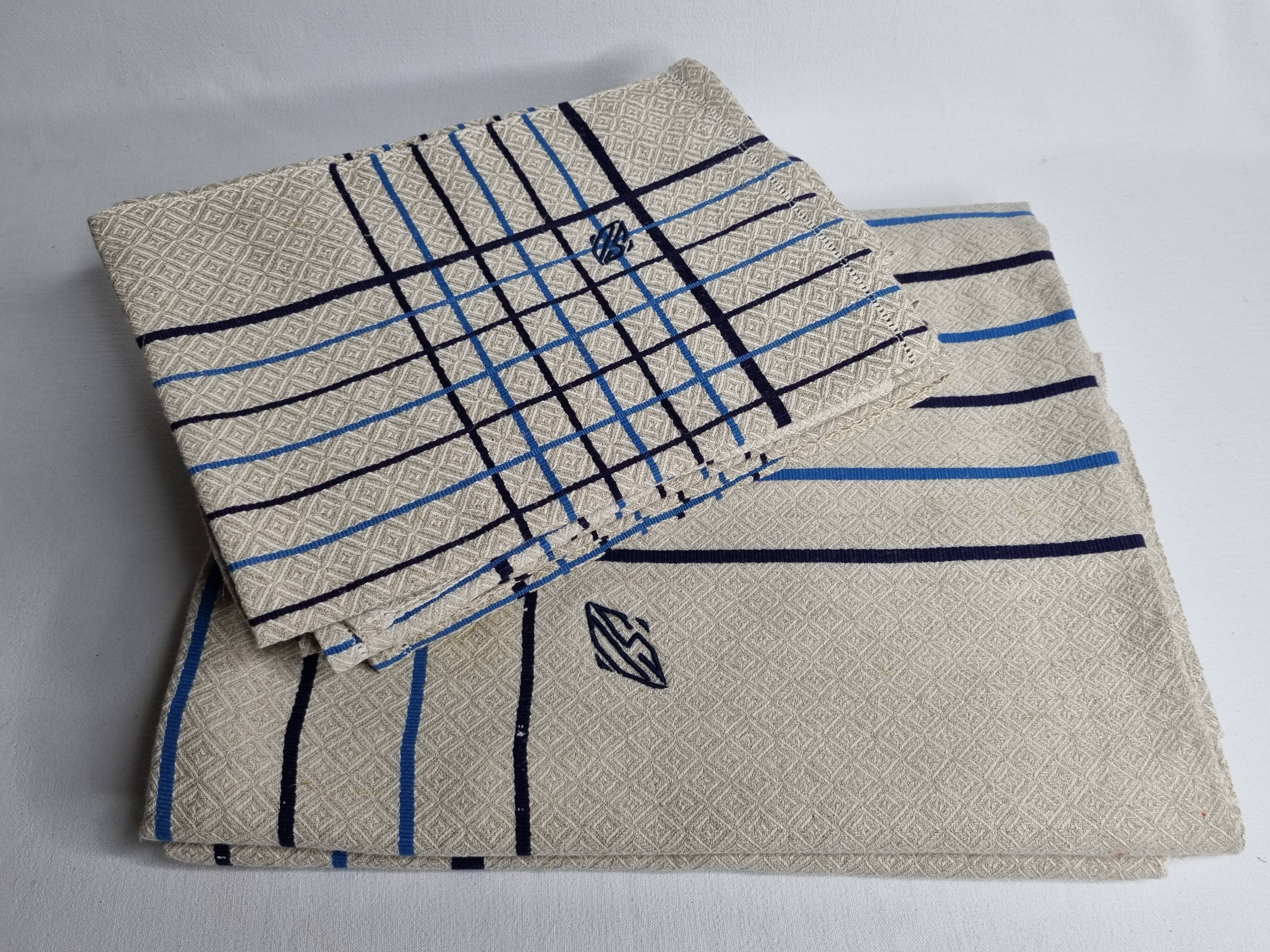 Vintage table set, damask tablecloth and 8 embroidered napkins with blue and white patterns