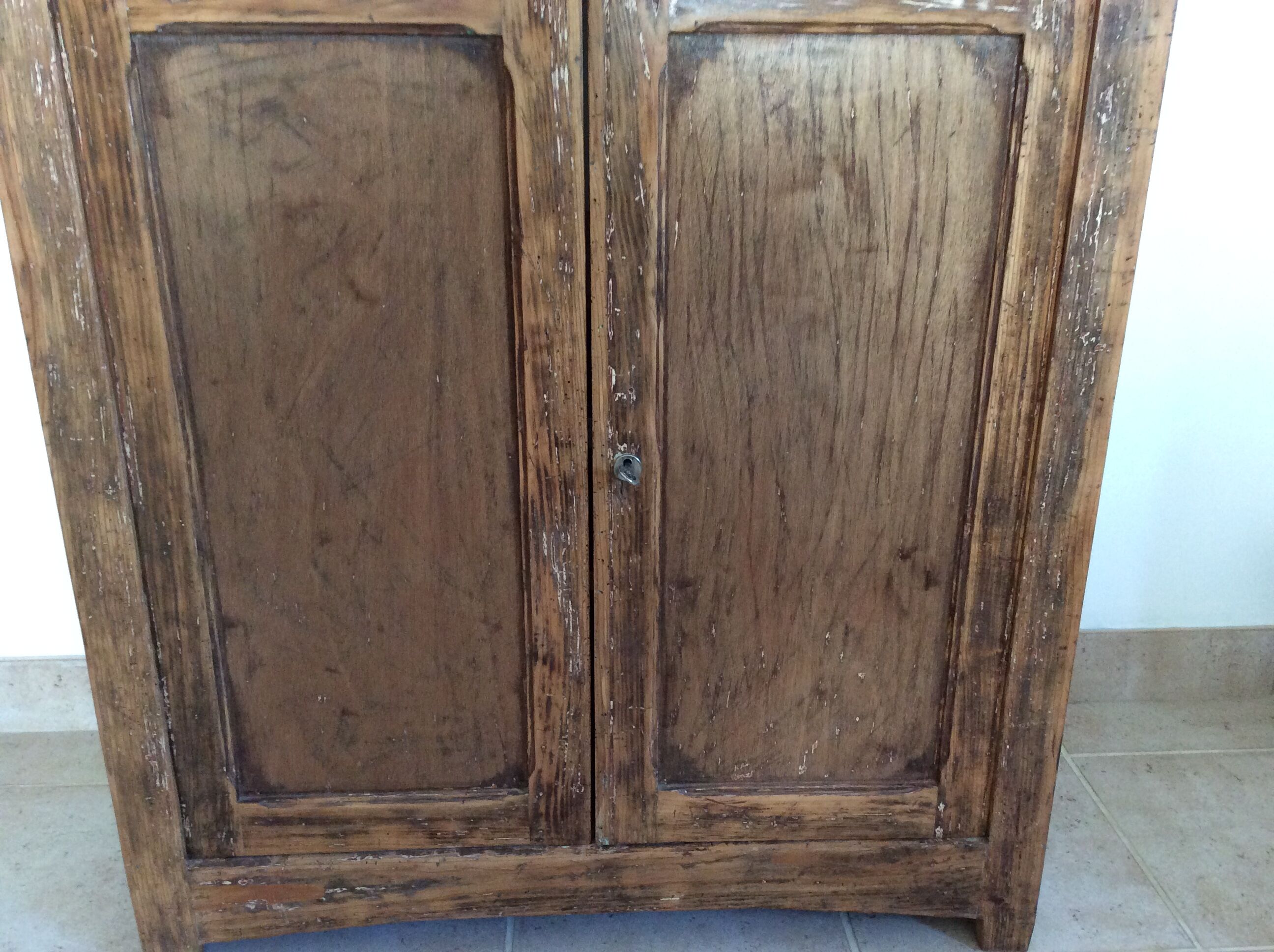 Parisian buffet two drawers two shelves and lock