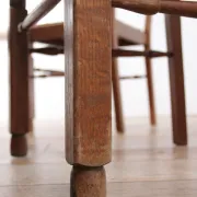 Ensemble de 4 chaises de salle à manger en chêne avec dossier échelle et sièges en paille.