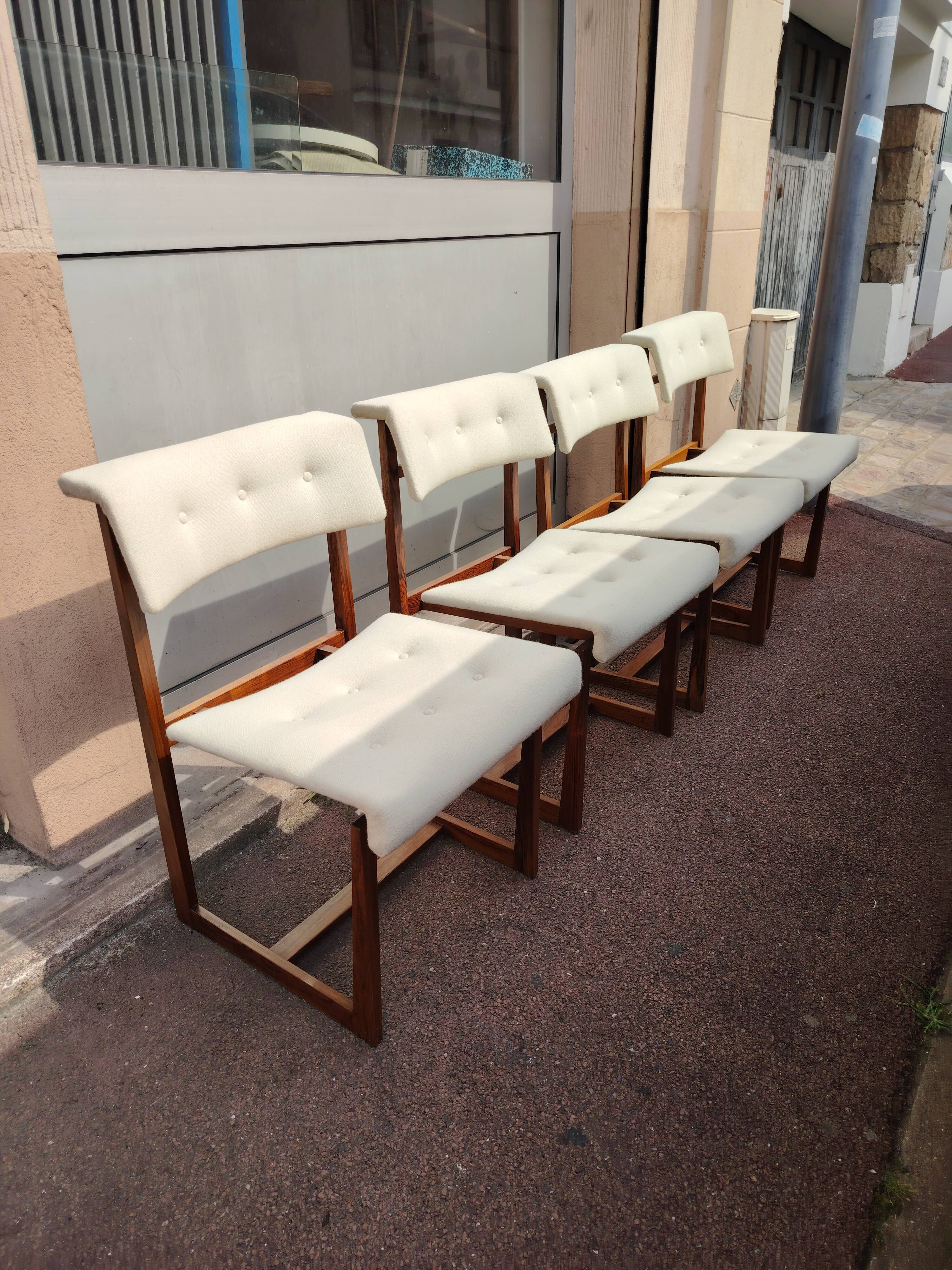 chaises de Henning Sorensen en palissandre massif et lainage blanc
