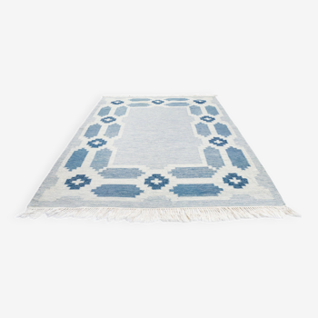 Scandinavian 20th century vintage flat weave rug.