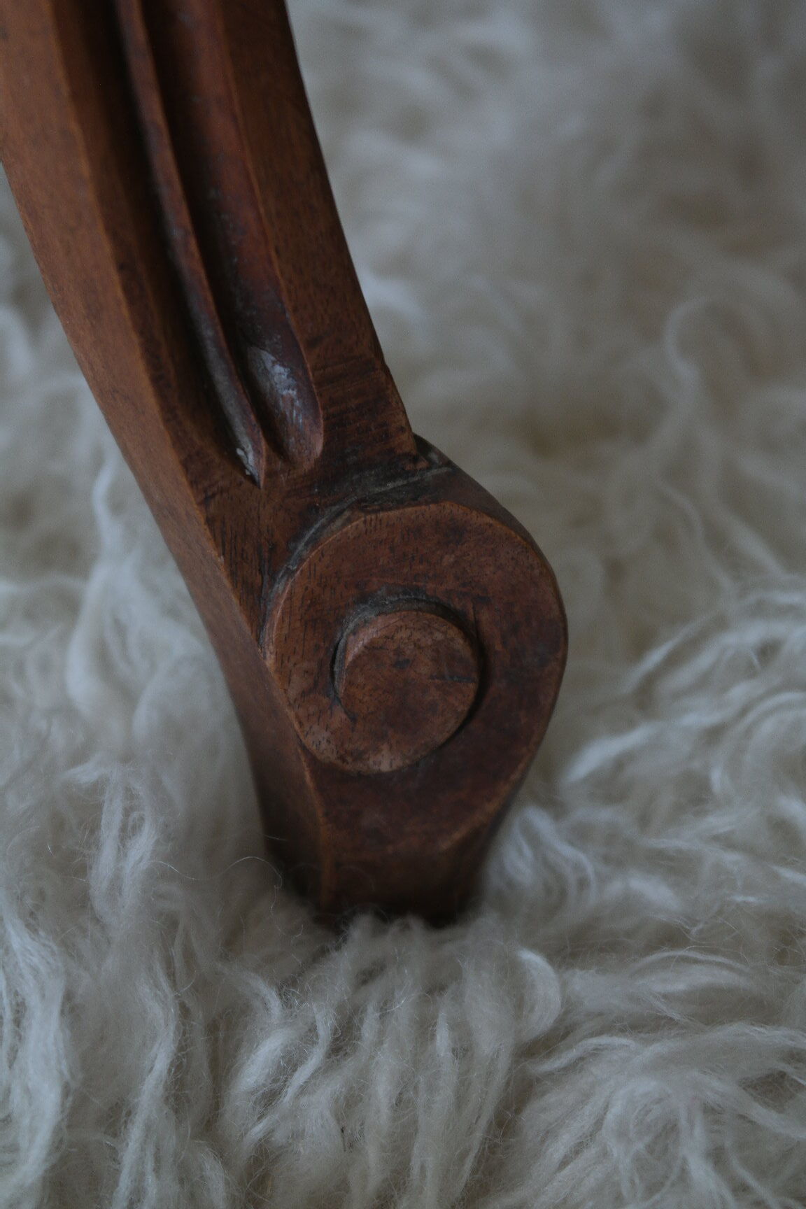 Louis XV-style toilet table in walnut and marble