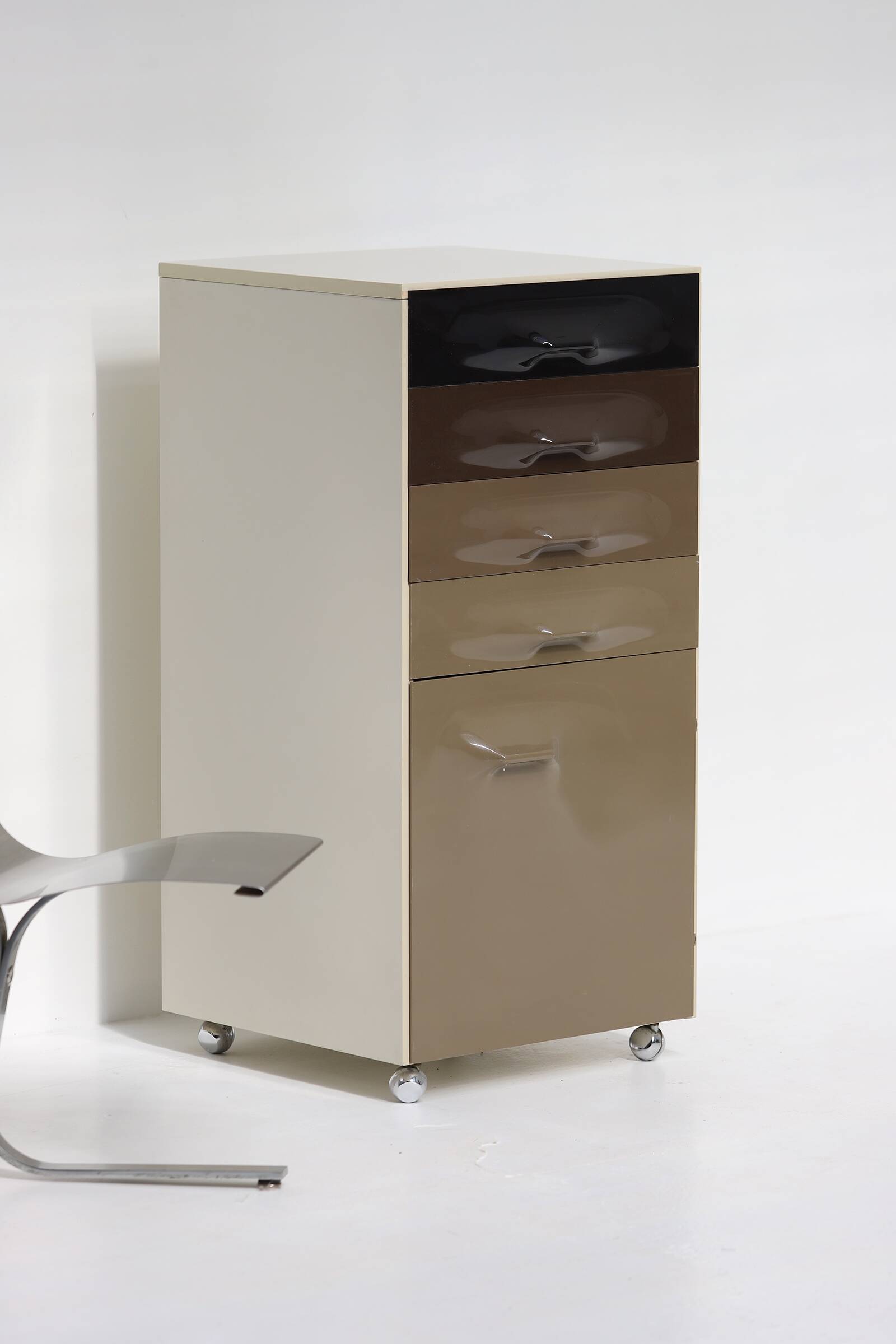 DF2000 trolley bar cabinet by Raymond Loewy for the Doubinsky Frères 1968