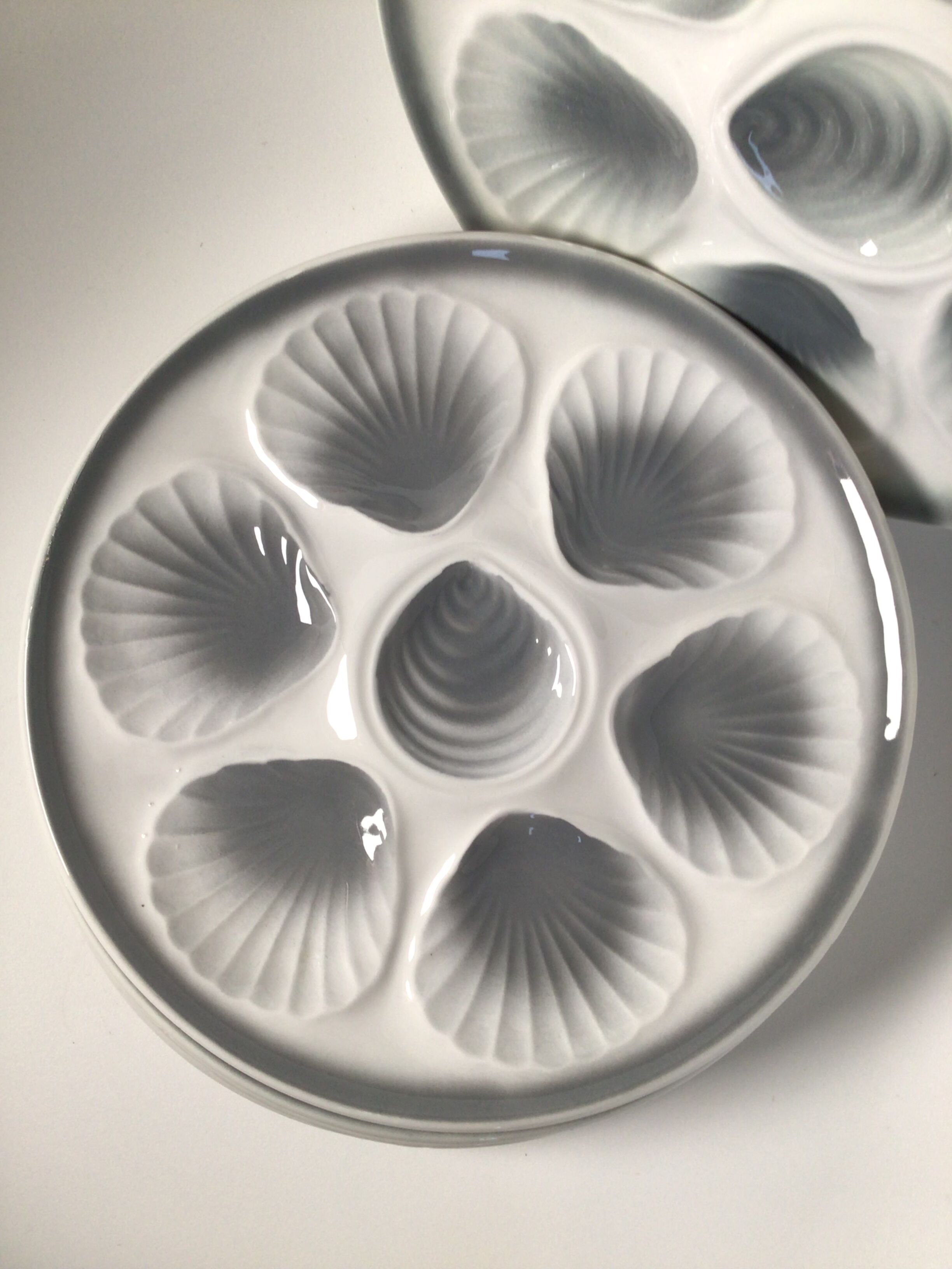 6 Oyster plates Moulin des Loups white and grey