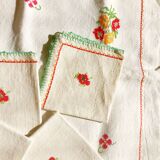 Nappe à thé brodée main
