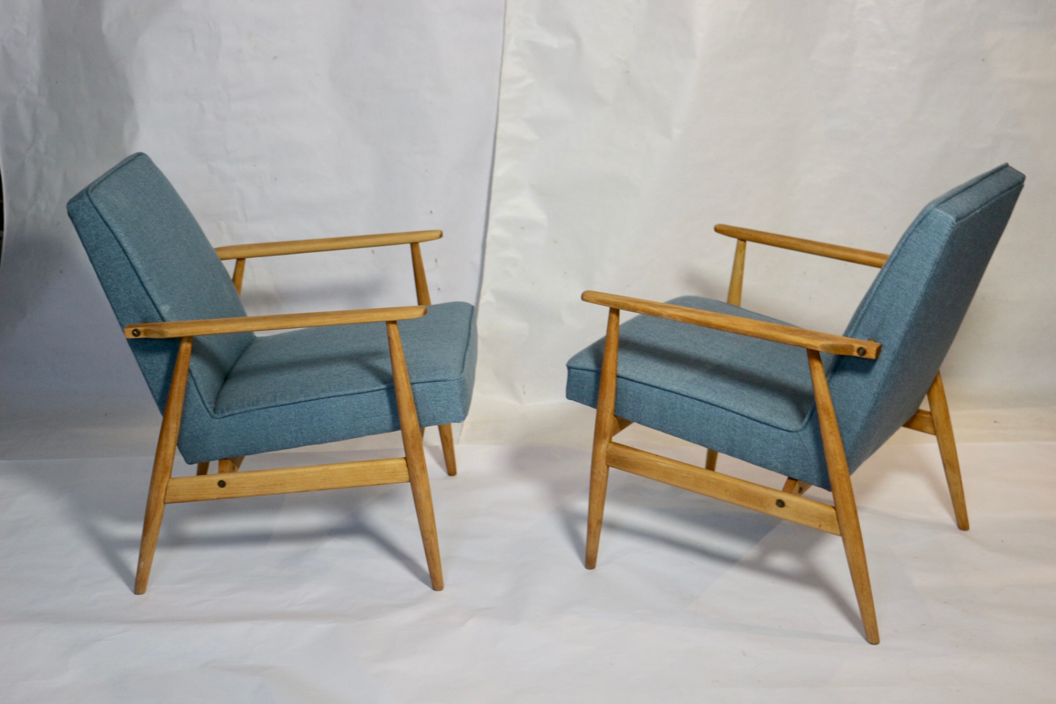 Pair of armchairs henryk lily 300-190s 1970