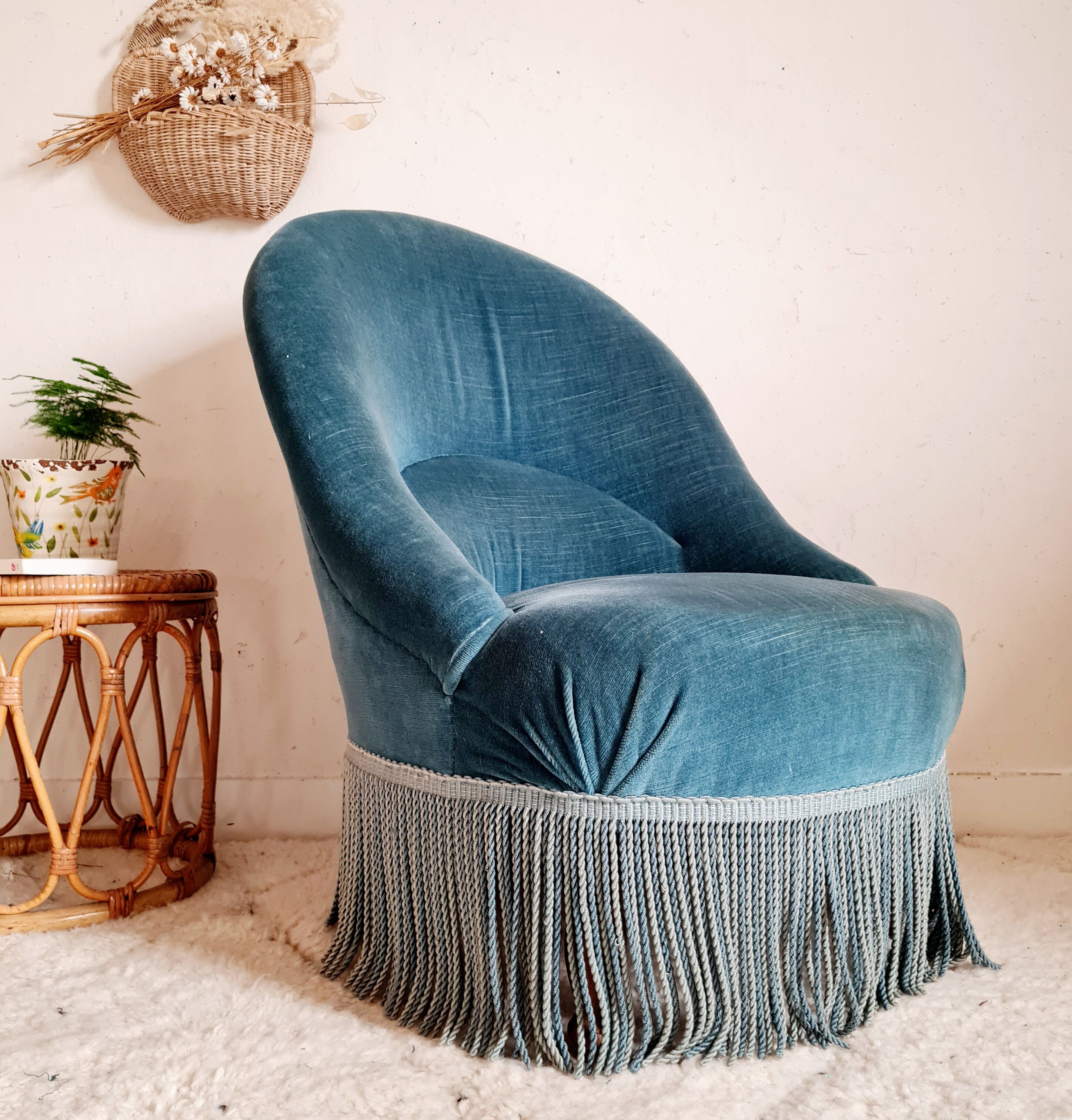 Blue velvet toad armchair
