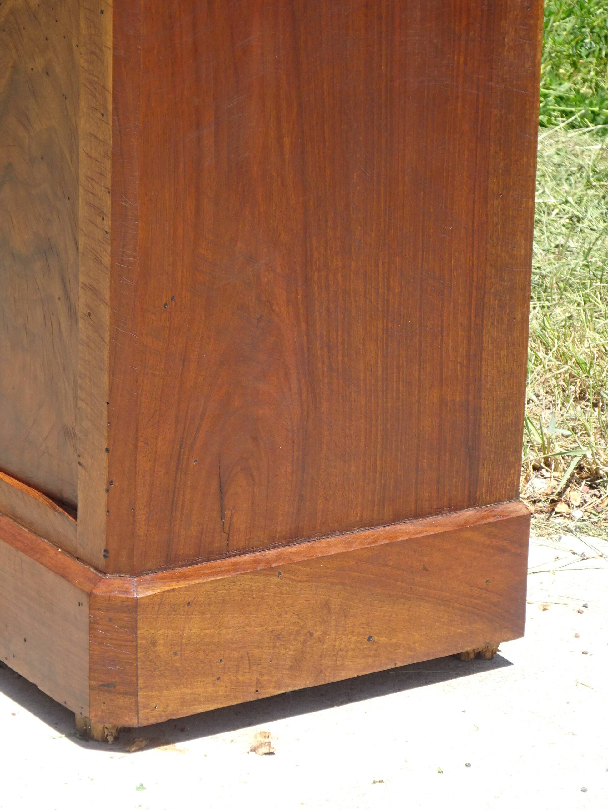 Louis Philippe bedside table in walnut and walnut burl.