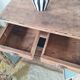 Buffet parisien bas ancien en bois patiné - intérieur fleuri