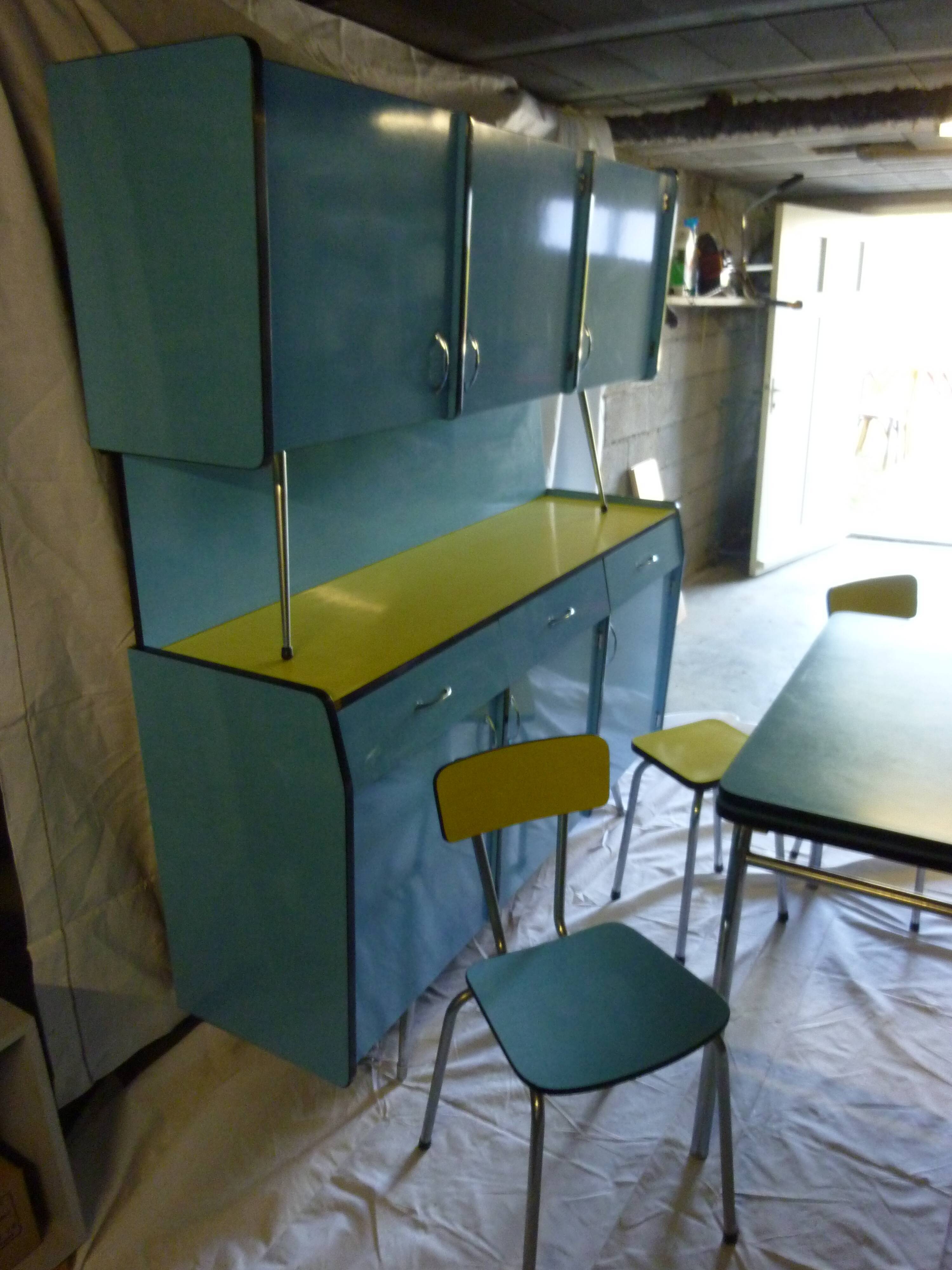 Buffet in blue and yellow formica