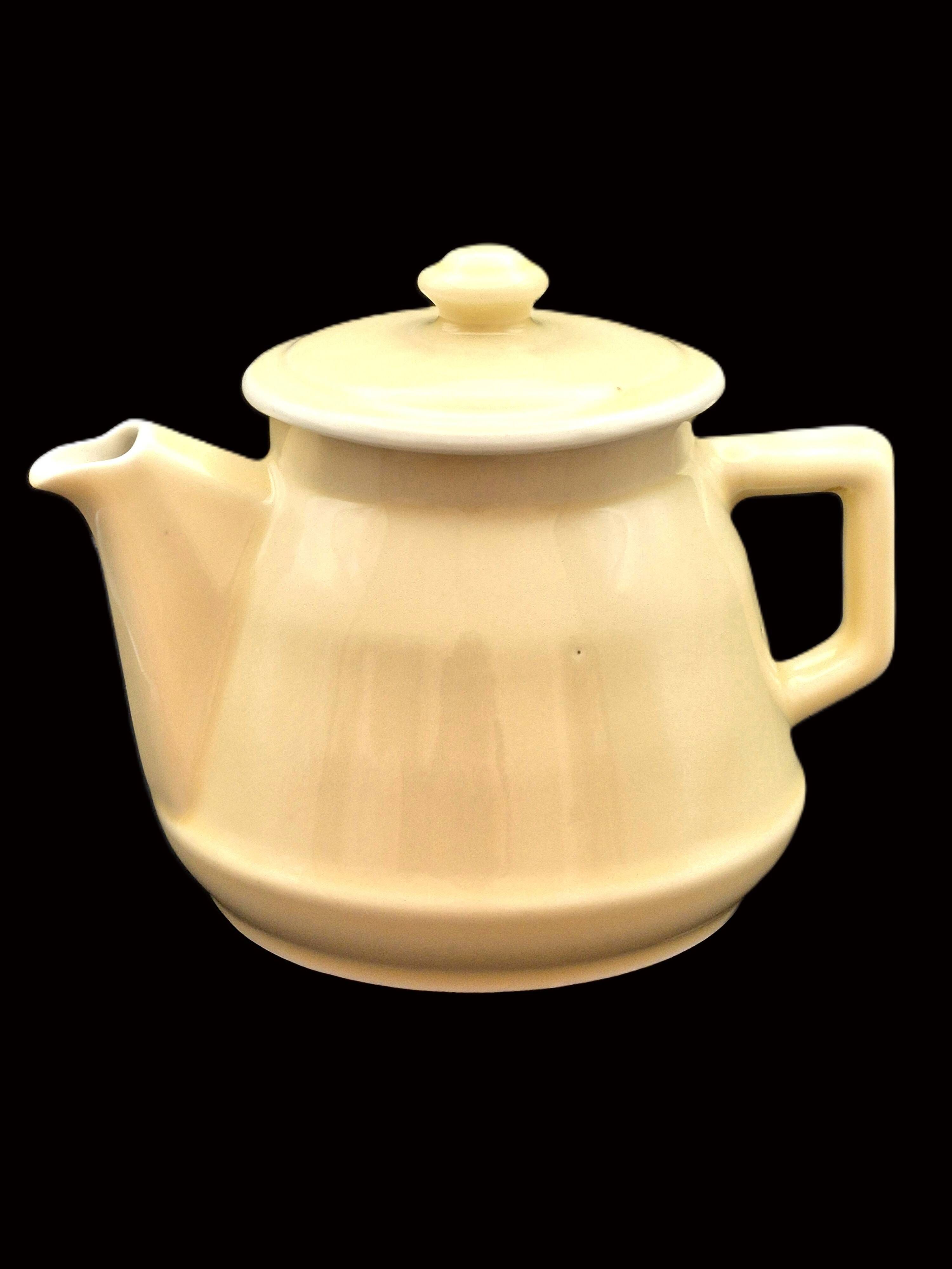 Vintage cream ceramic teapot – Authentic charm & chic country decor
