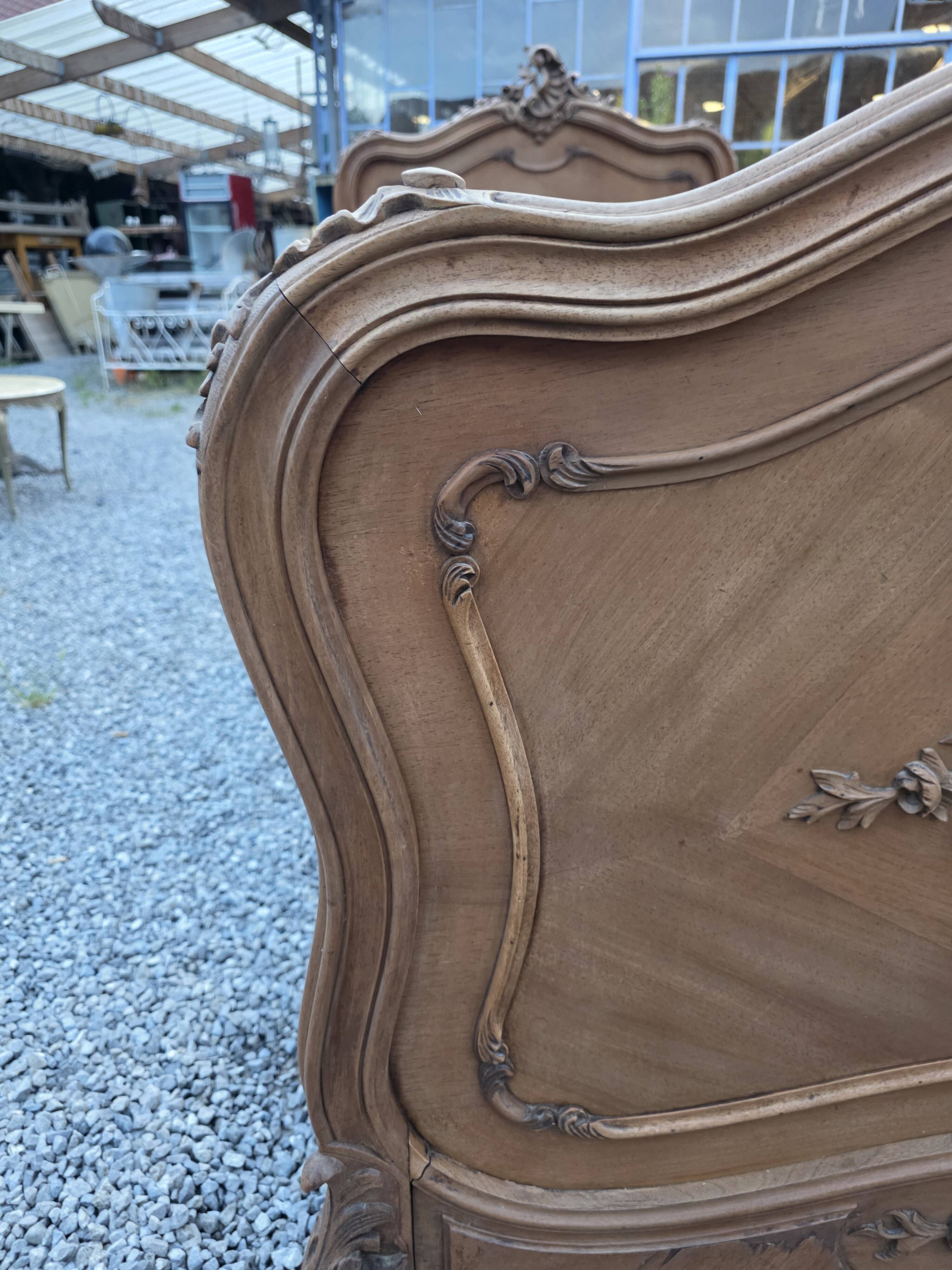 Lit style Louis XV en noyer (1 personne)