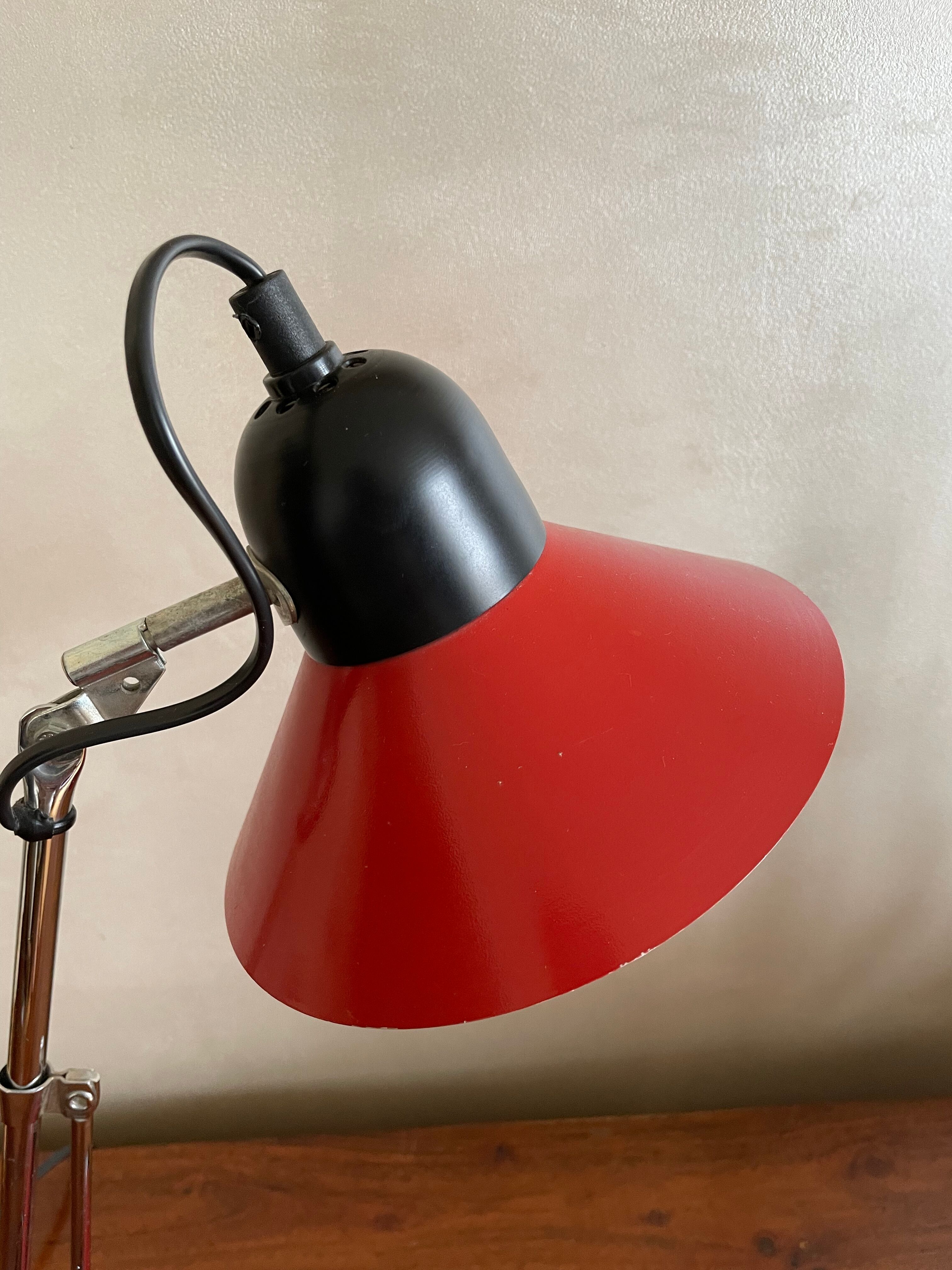 Articulated lamp in red aluminum